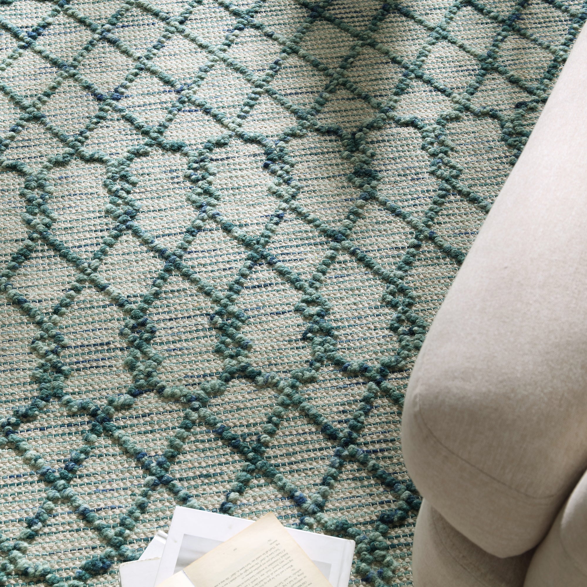 Avanti Handwoven Aquamarine Bobble Wool Rug - Image 4