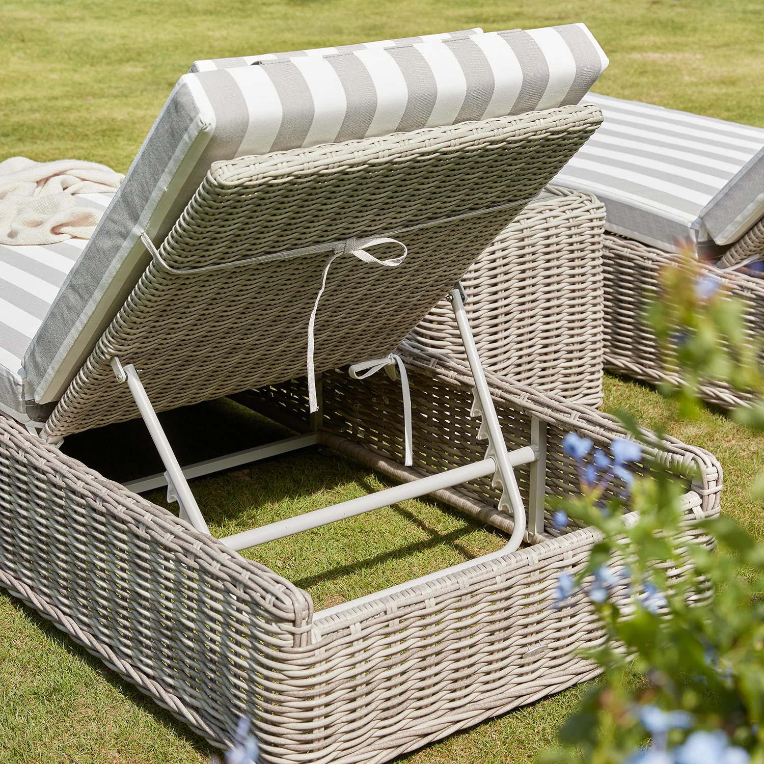 Bellagio Round Wicker Sun Lounger with Headrest, Light Grey with Taupe Stripes - Image 5