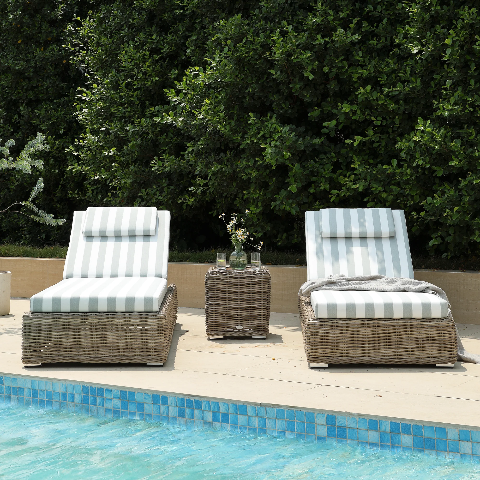 Bellagio Round Wicker Sun Lounger with Headrest, Natural with Sage Stripes - Image 3