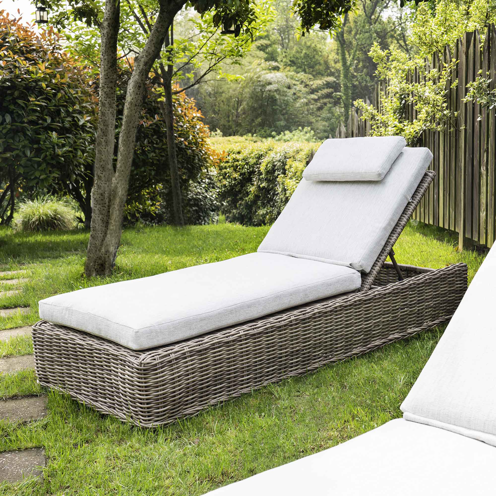 Bellagio Round Wicker Sun Lounger with Headrest, Natural - Image 4