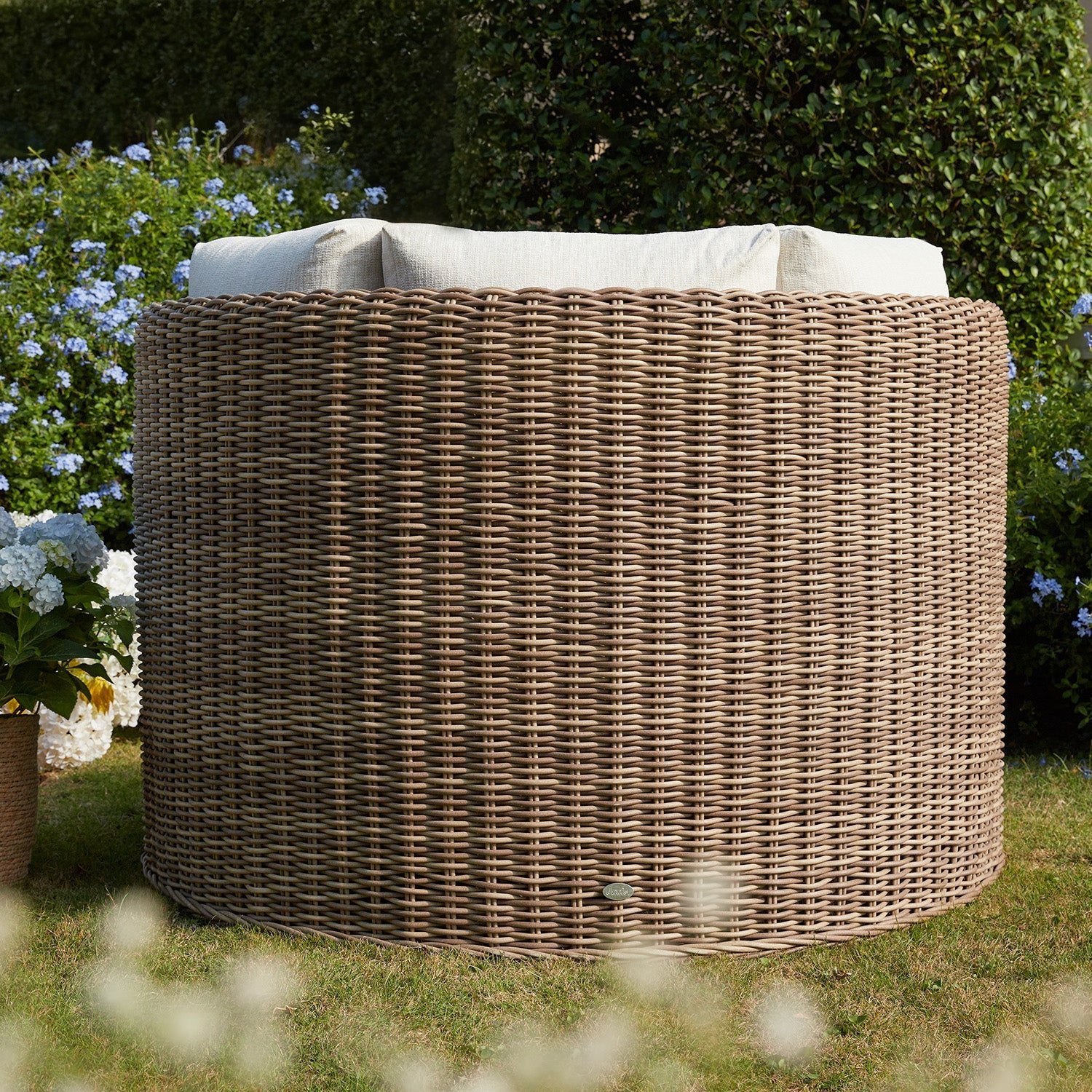 Bellagio Round Wicker Swivel Daybed, Natural - Image 6