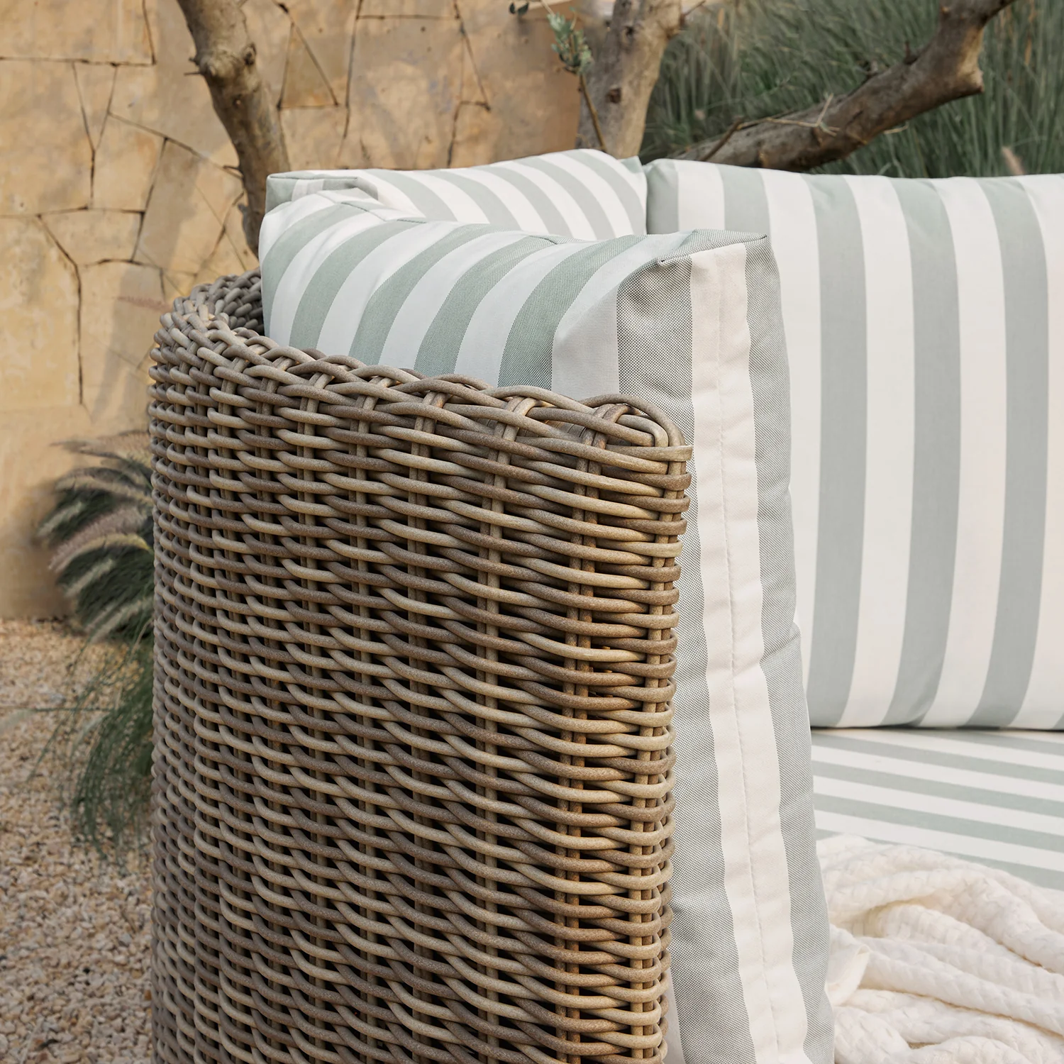 Bellagio Round Wicker Swivel Daybed, Natural with Sage Stripes - Image 9
