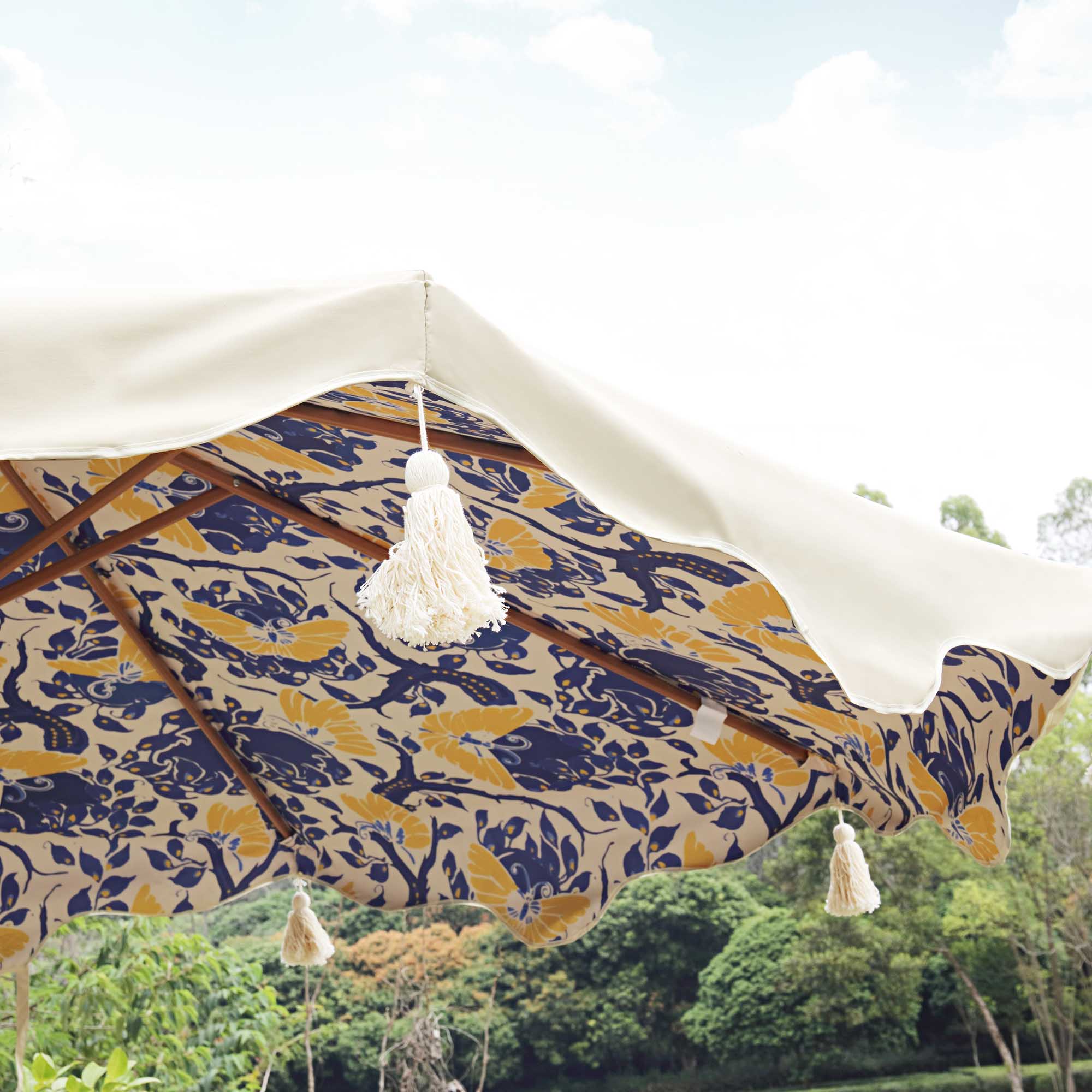 Butterfly & Flower 2.6M Octagonal Tassel Parasol with Aluminium Tilt - Image 3