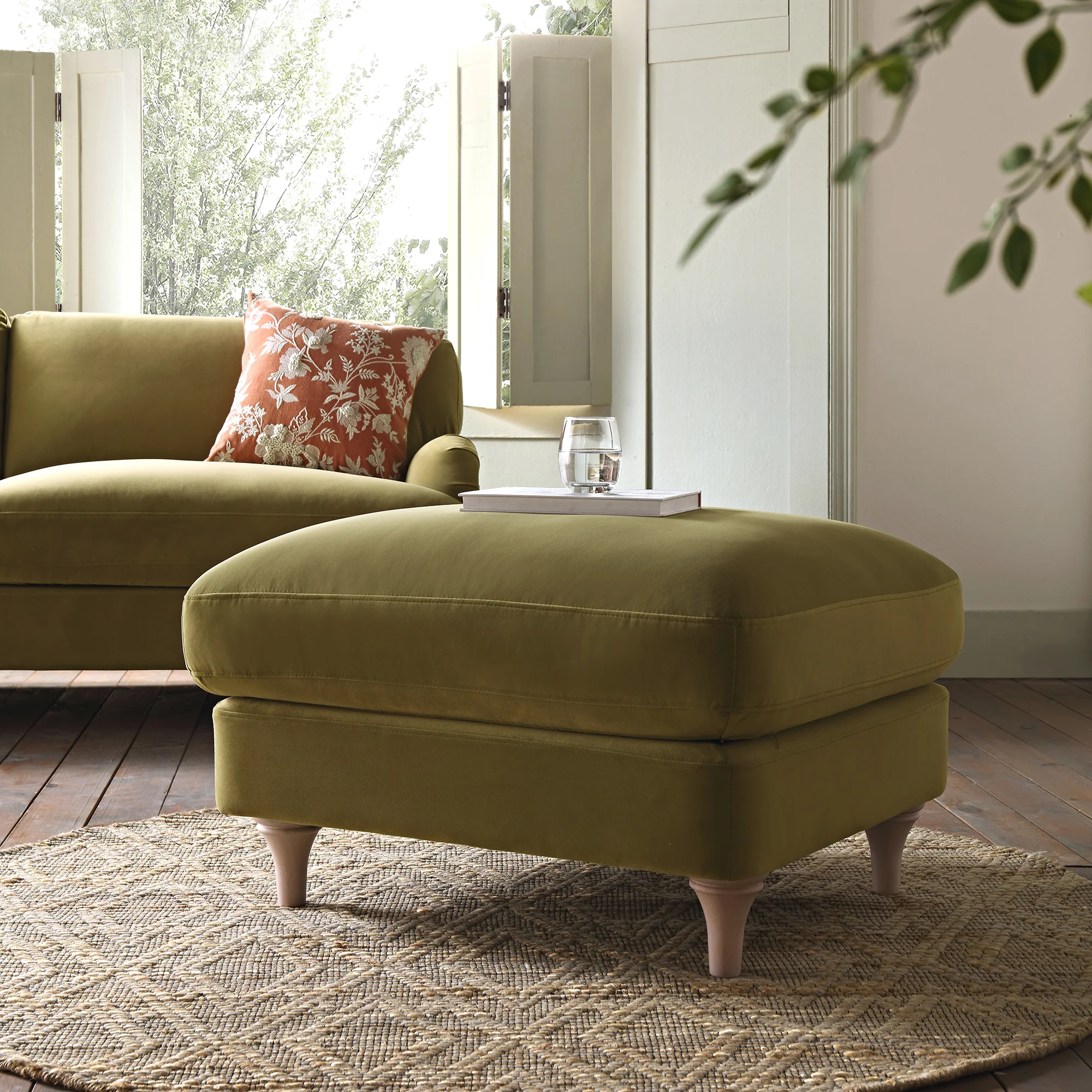 Cambria Wool and Jute Handwoven Patterned Round Rug - Image 3