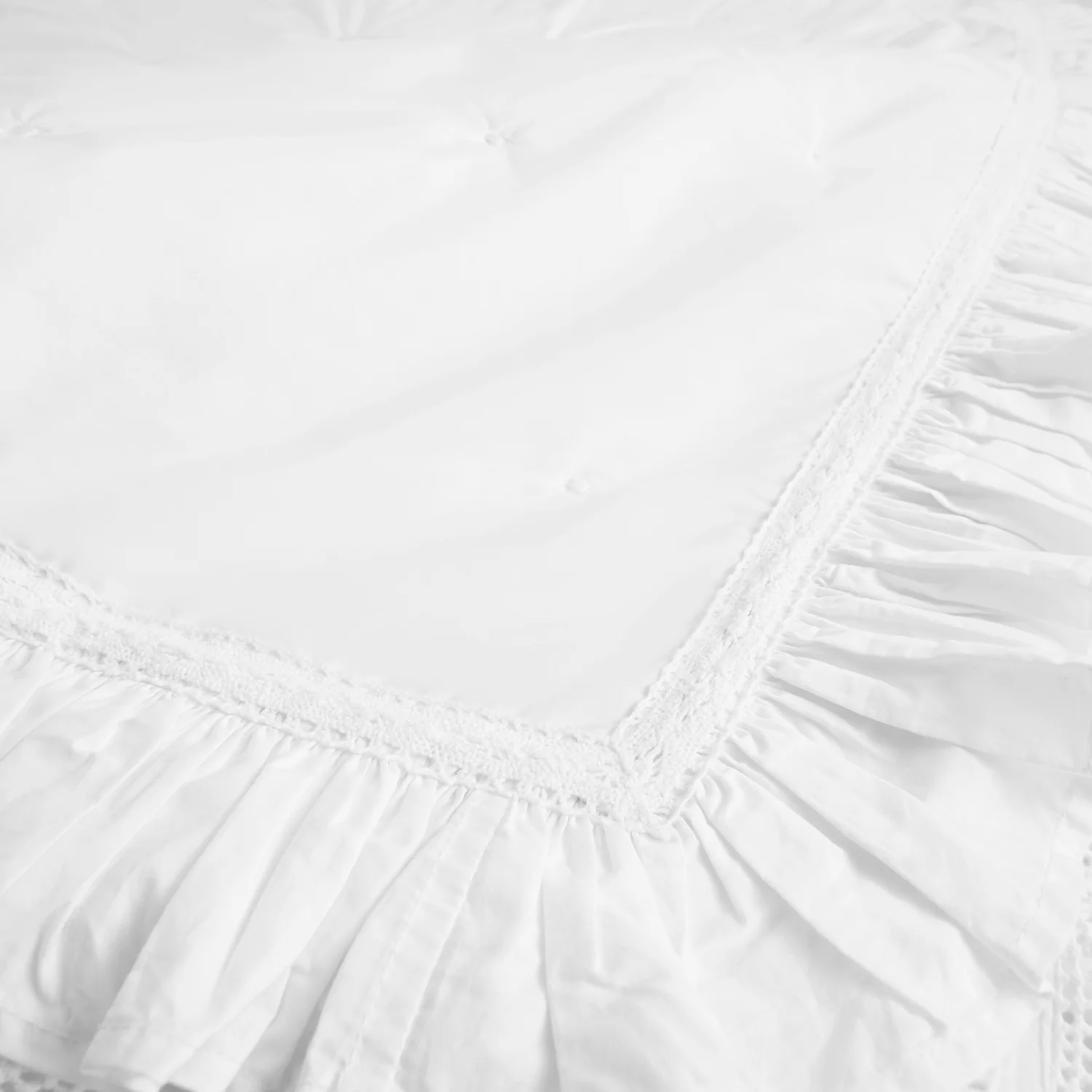 Castillo White Lace Quilted 300 Thread Count Cotton Percale Bedspread - Image 5