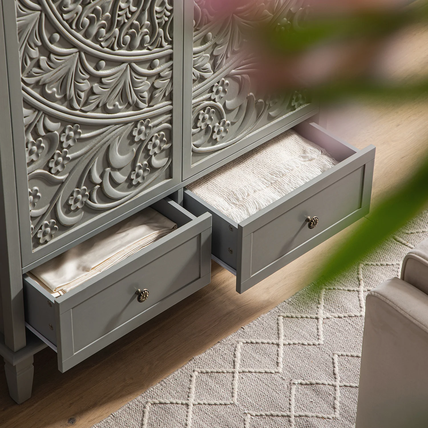 Chantilly Mid Grey Carved Double Wardrobe - Image 5