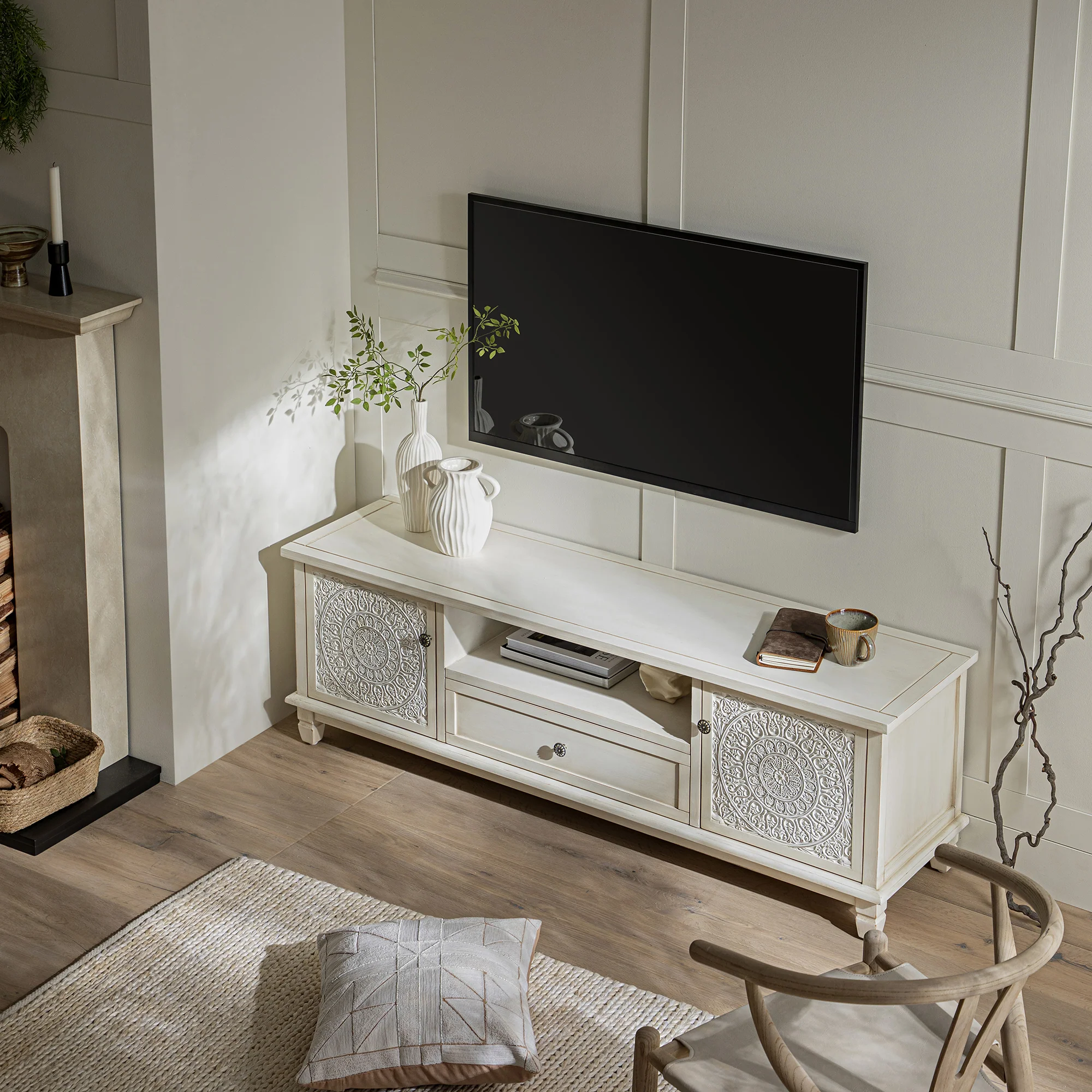 Chantilly Whitewashed 150cm Wide TV Unit - Image 3