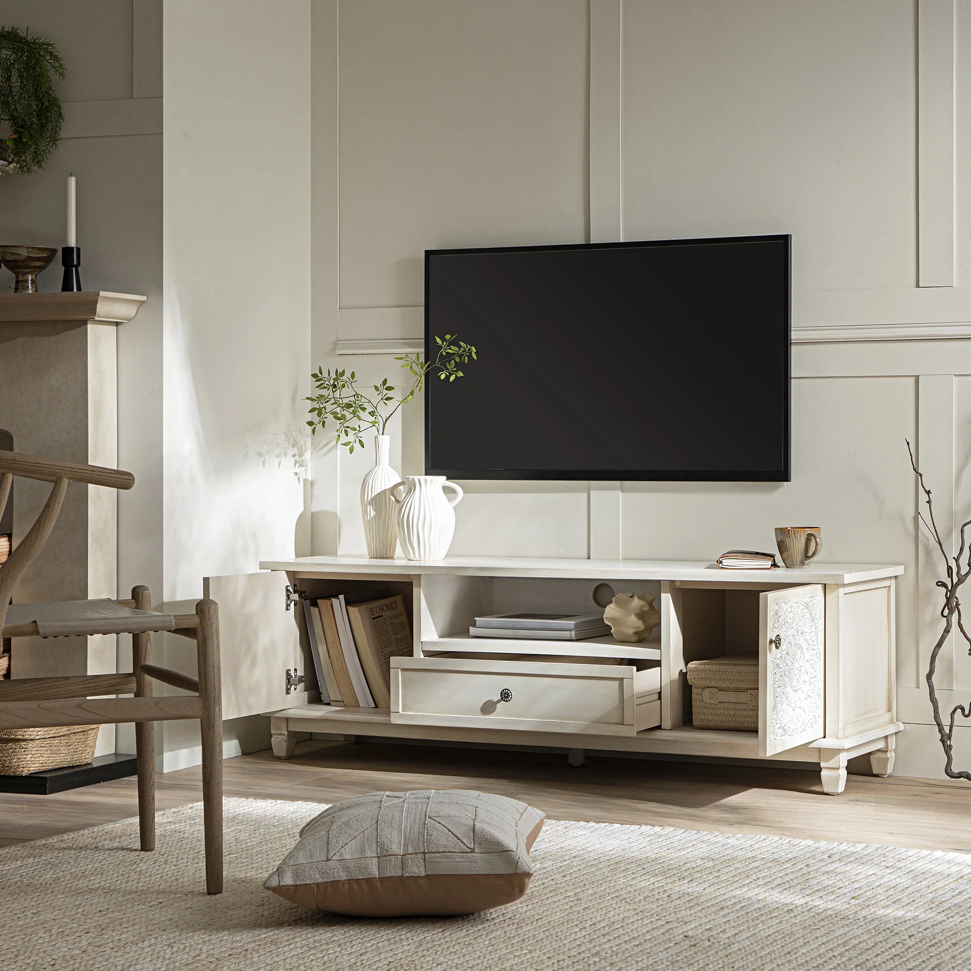 Chantilly Whitewashed 150cm Wide TV Unit - Image 4