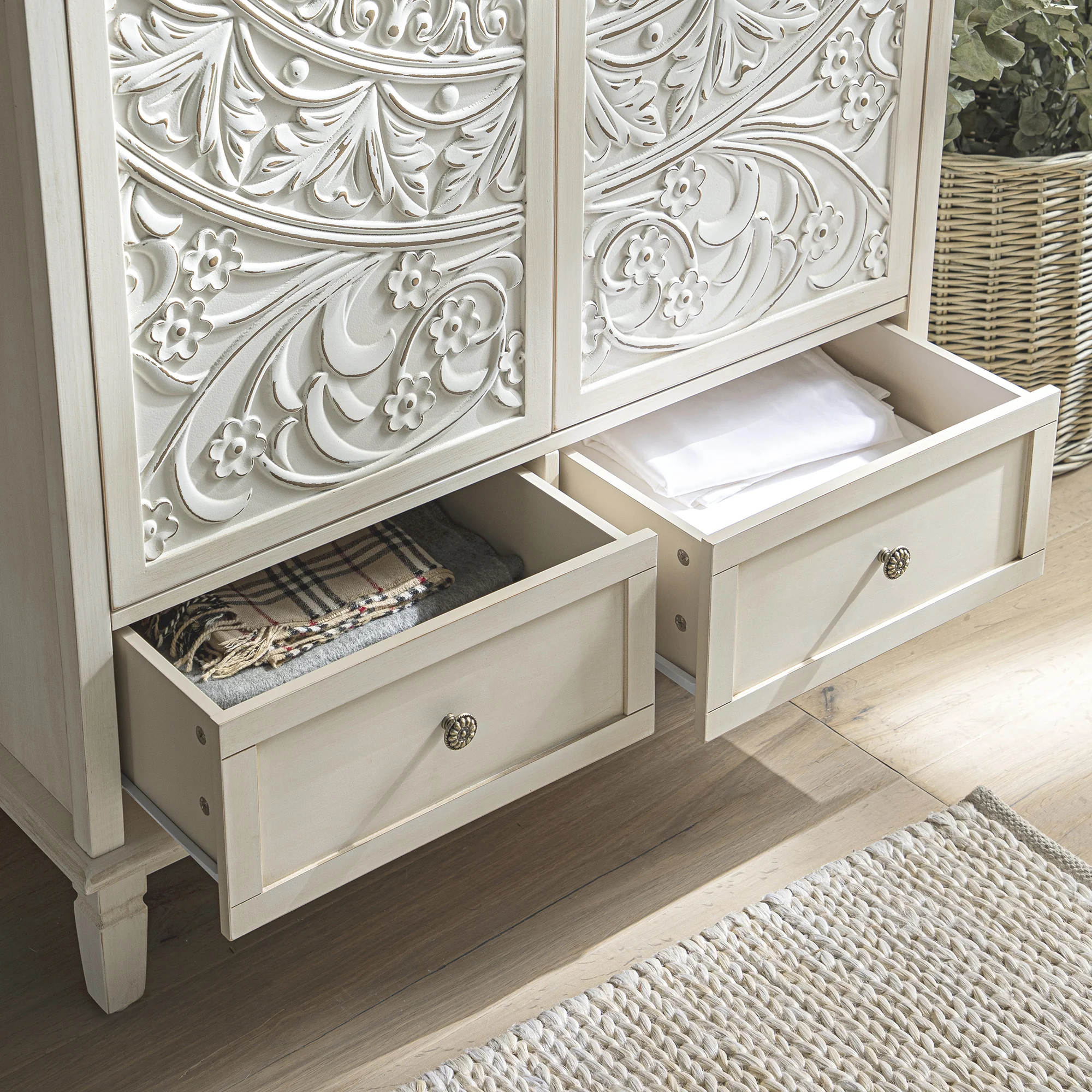 Chantilly Whitewashed Carved Double Wardrobe - Image 6