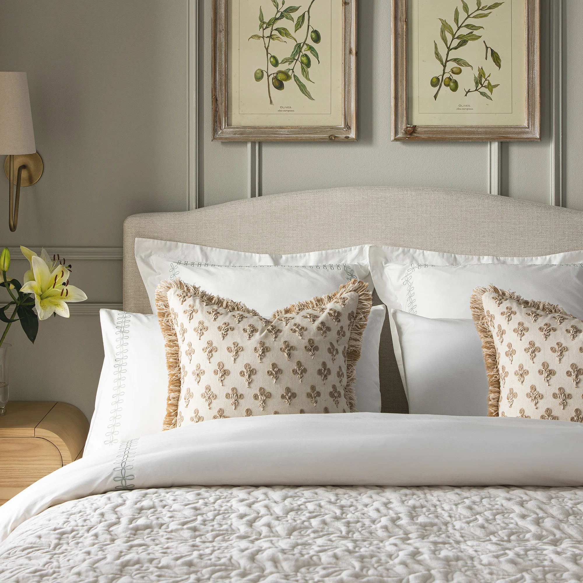 Chilworth Upholstered Ottoman Storage Bed, Ivory Weave Fabric - Image 7