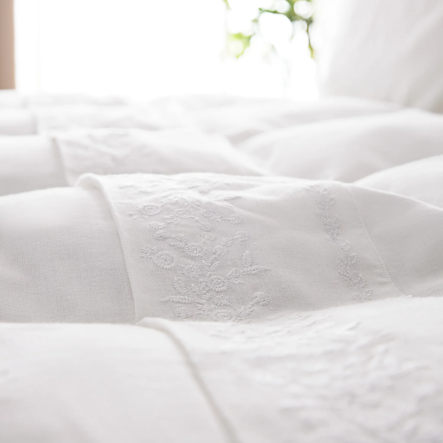 Esmeralda White Floral Embroidered Linen Blend Duvet Set - Image 5