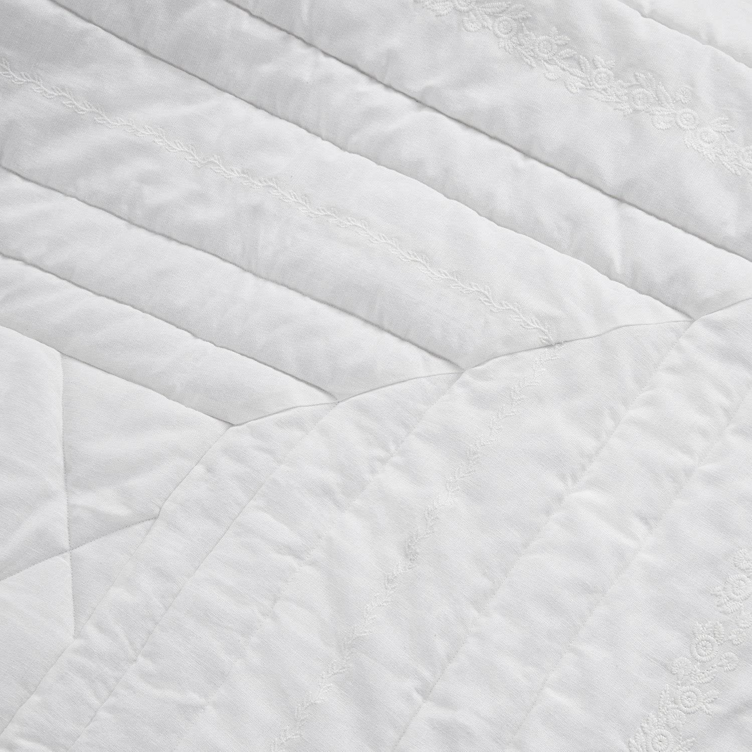 Esmeralda White Floral Embroidered Quilted Linen Blend Bedspread - Image 11