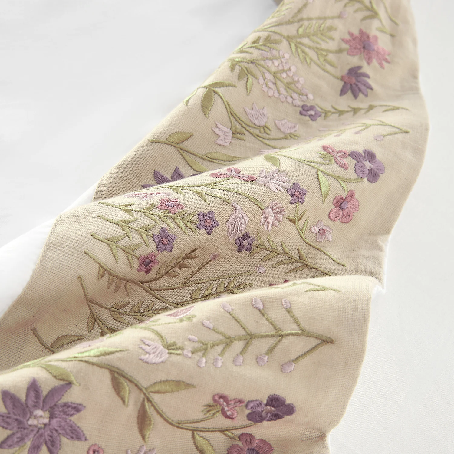 Evelyn Wildflower Embroidered 300 Thread Count Cotton Percale Duvet Set - Image 9
