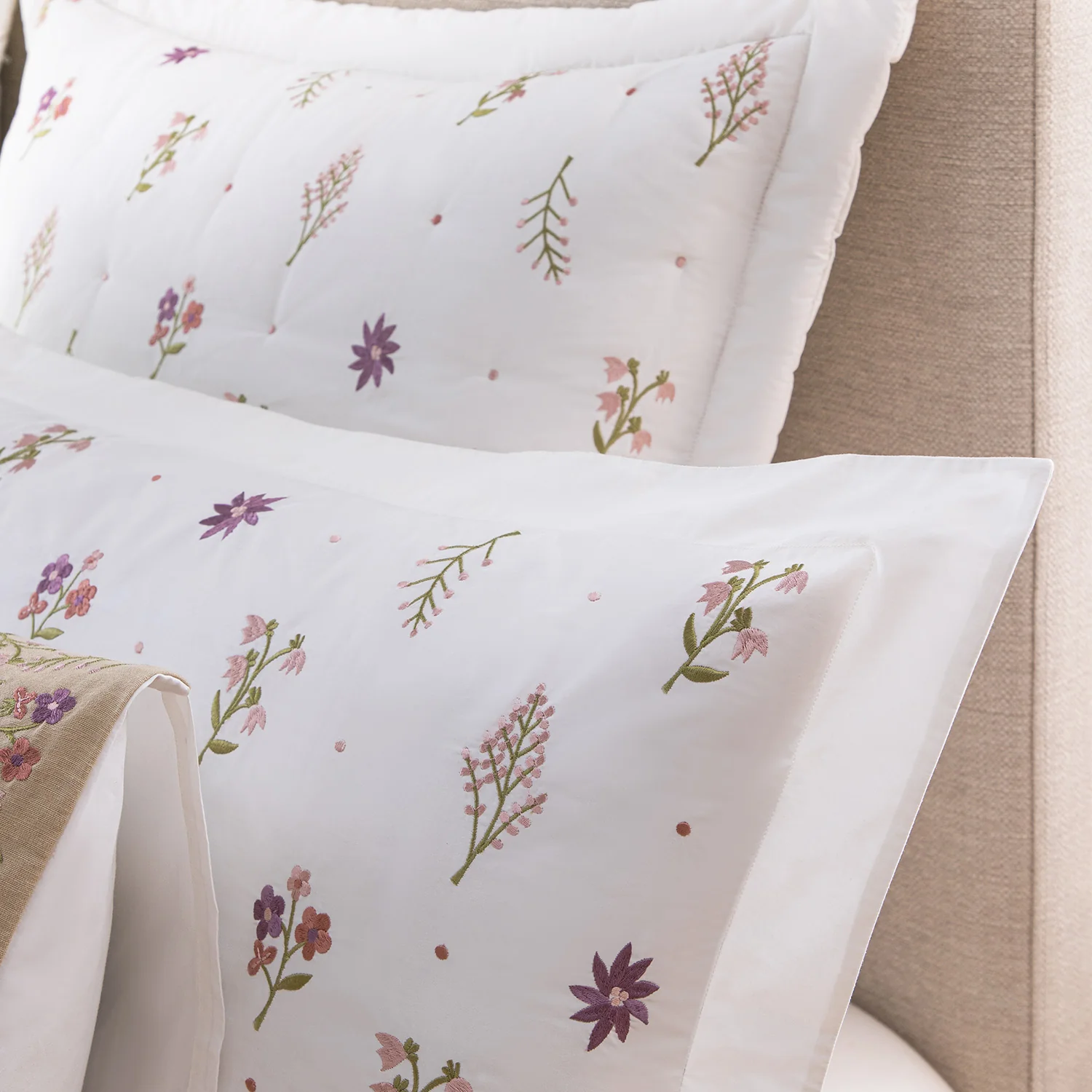 Evelyn Wildflower Embroidered 300 Thread Count Cotton Percale King Size Oxford Pillowcases - Pair - Image 3