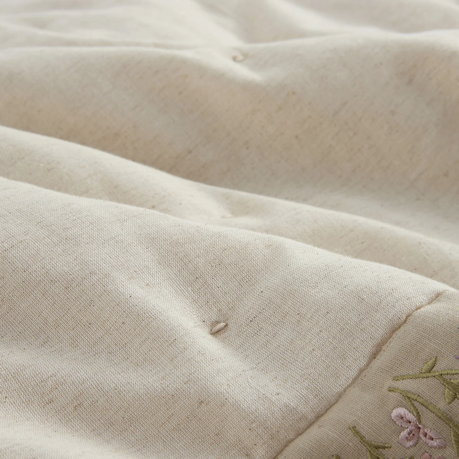 Evelyn Wildflower Embroidered Quilted Linen Blend Bedspread - Image 5