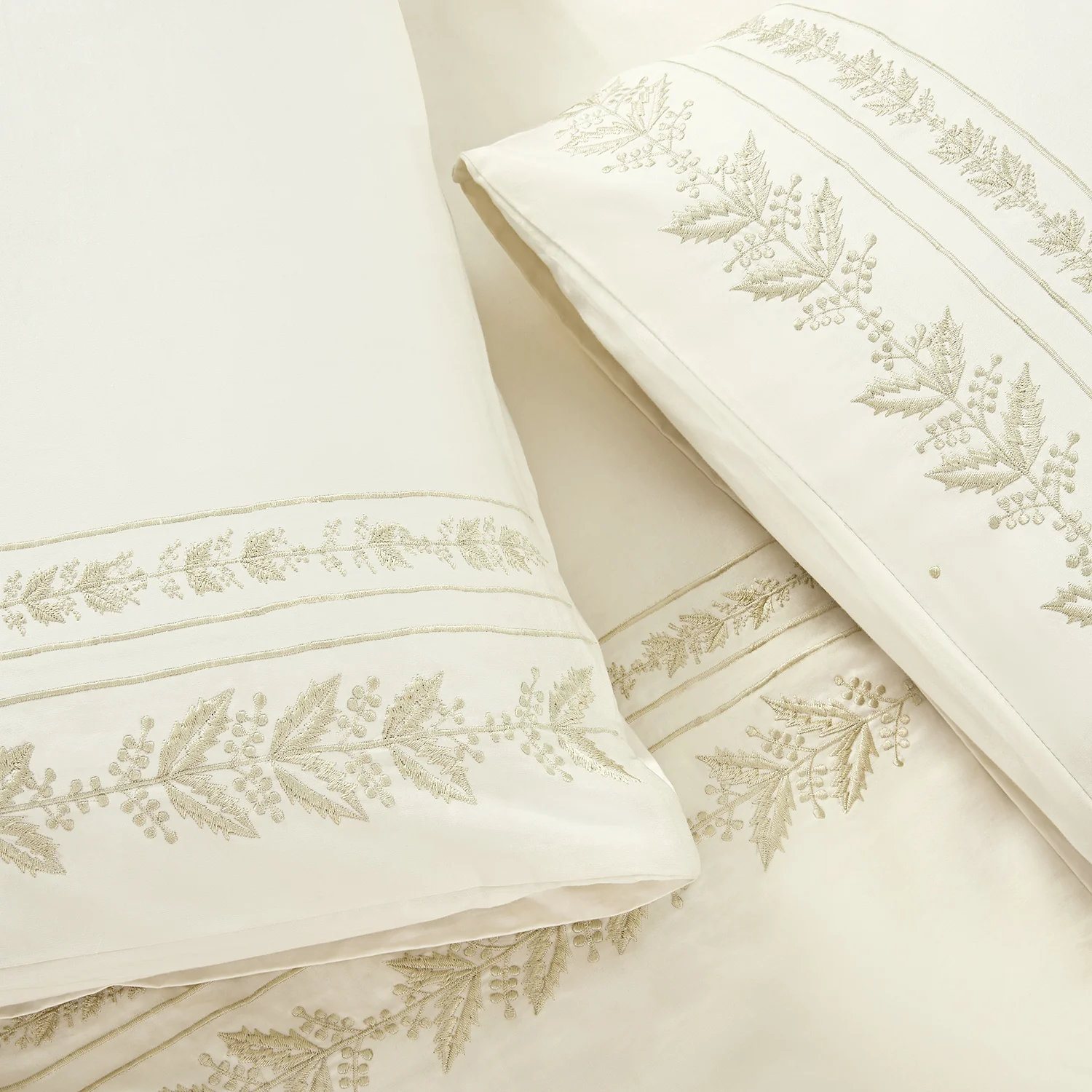Gabrielle Ivory Leaf Embroidered 600 Thread Count Cotton Sateen Duvet Set - Image 4