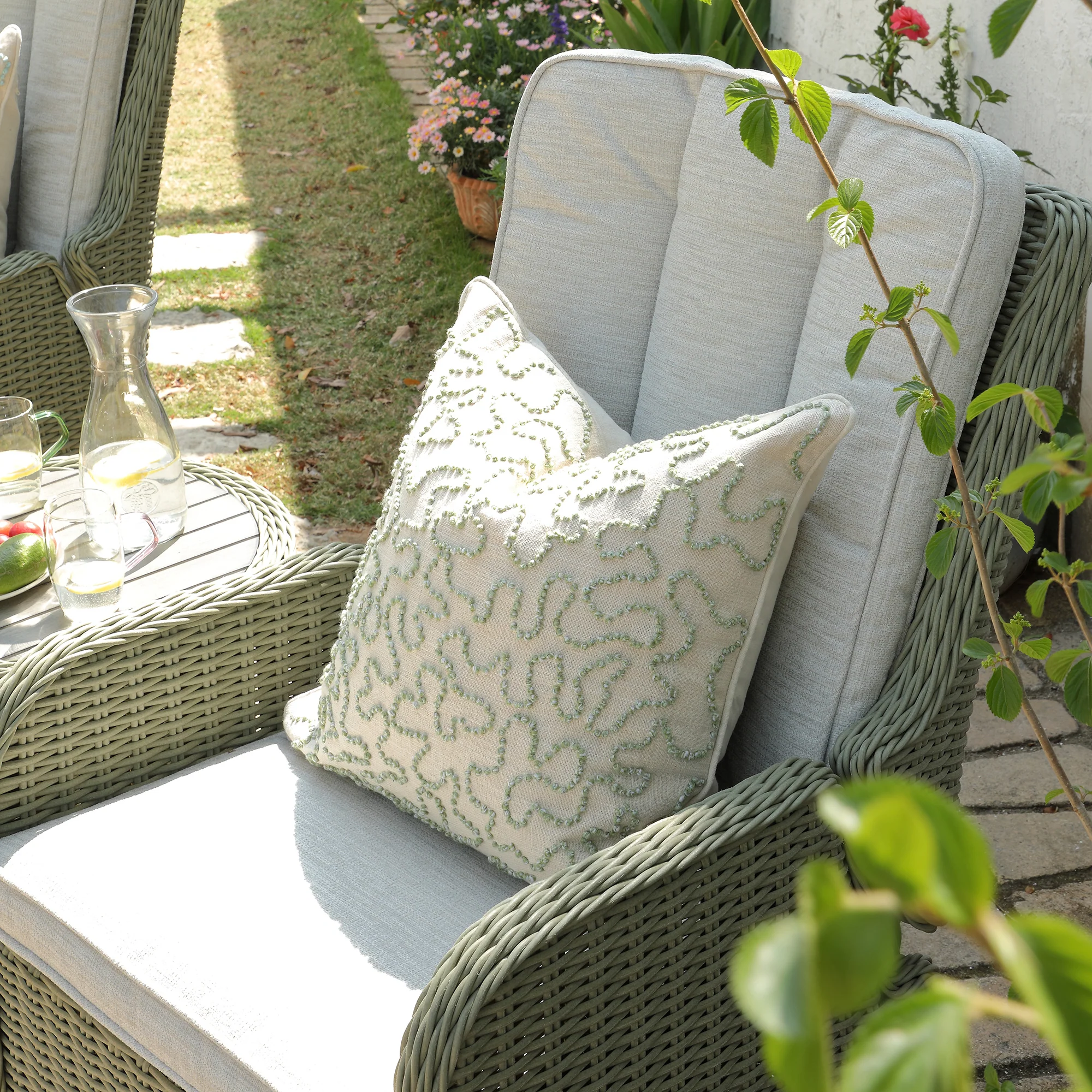 Hampshire 2-Seater Round Wicker Reclining Bistro Set with Stools, Desert Sage - Image 8