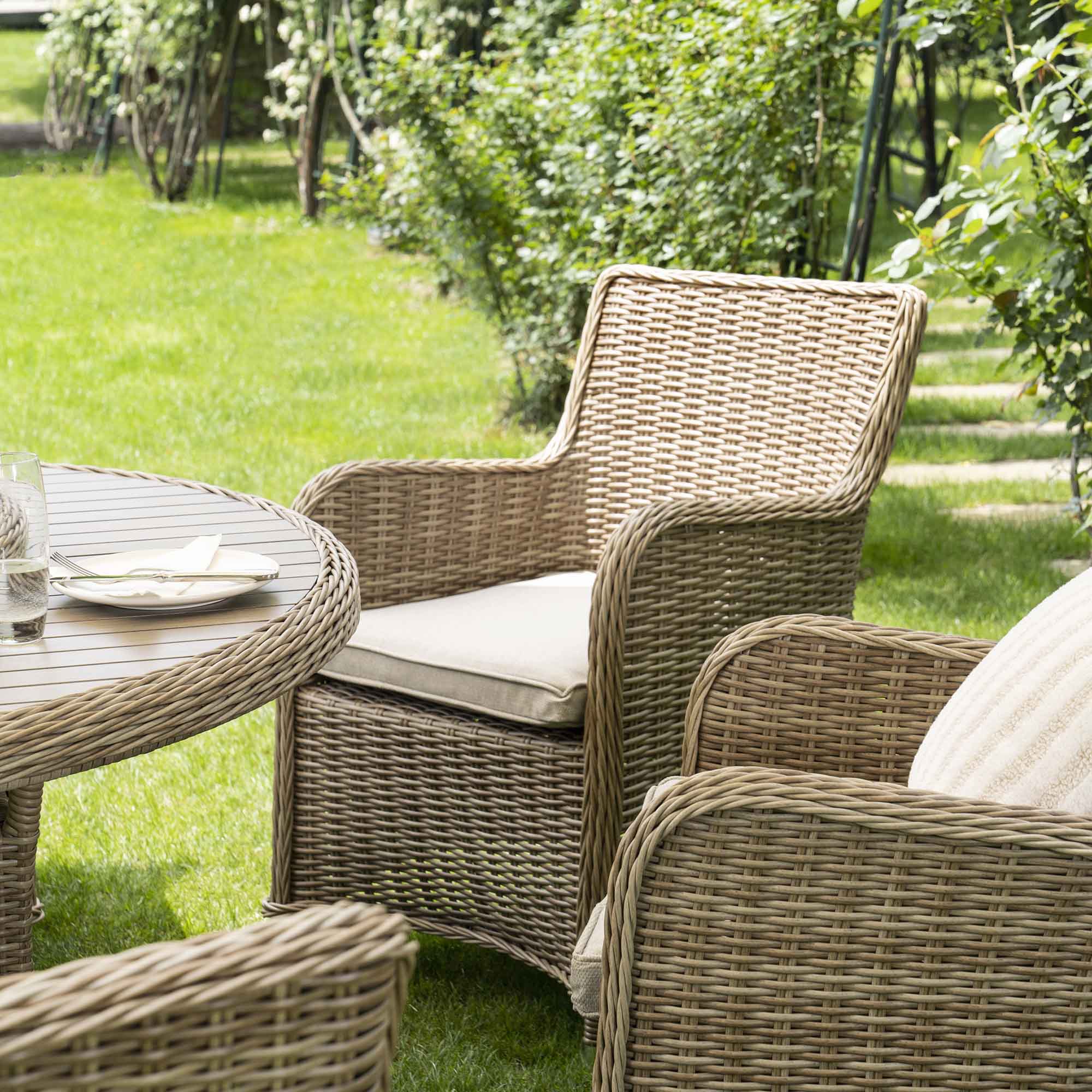 Hampshire 6-Seater Round Wicker Rattan Dining Set with Lazy Susan & Ice Bucket, Natural - Image 6