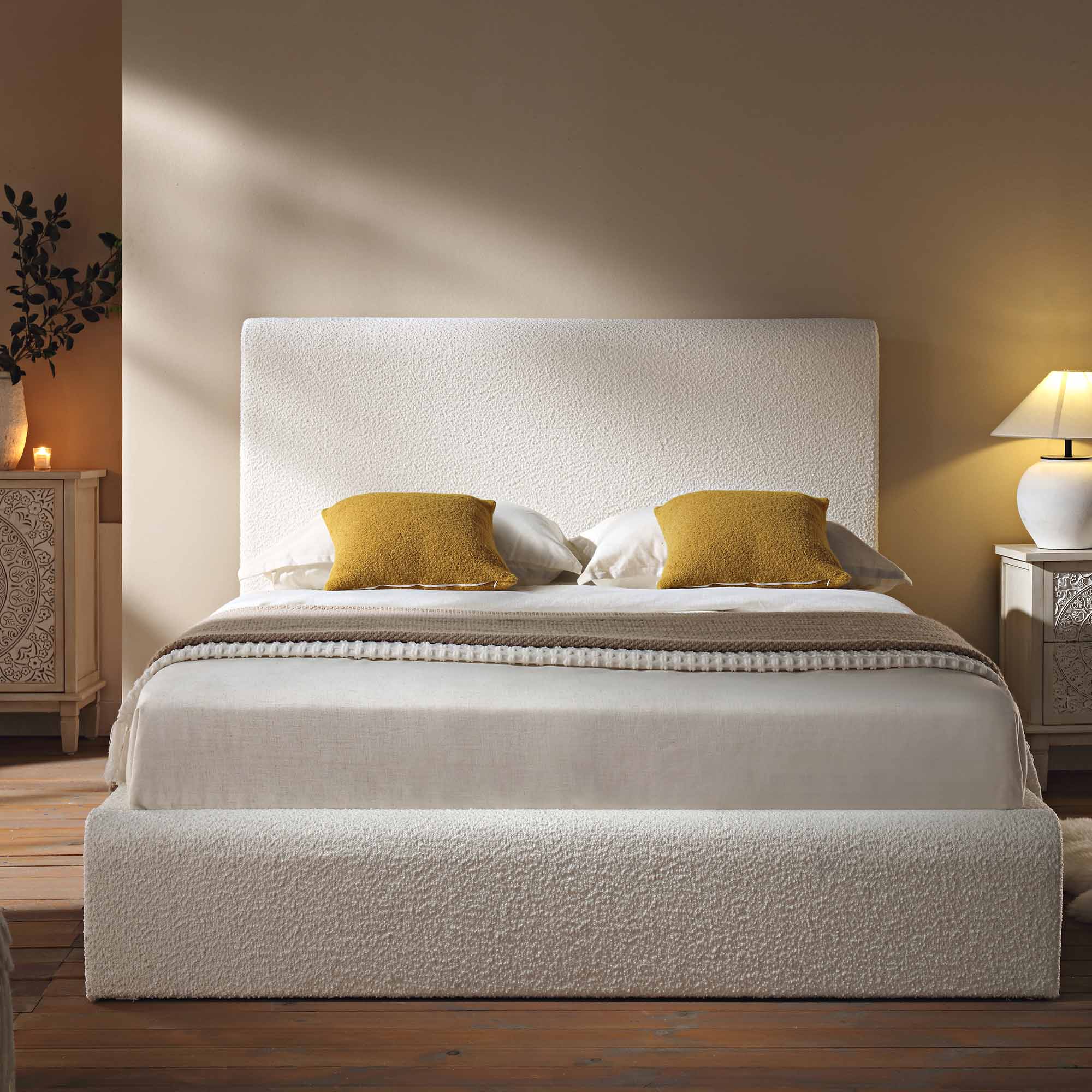Hampstead Ecru Boucle Curved Bed - Image 2