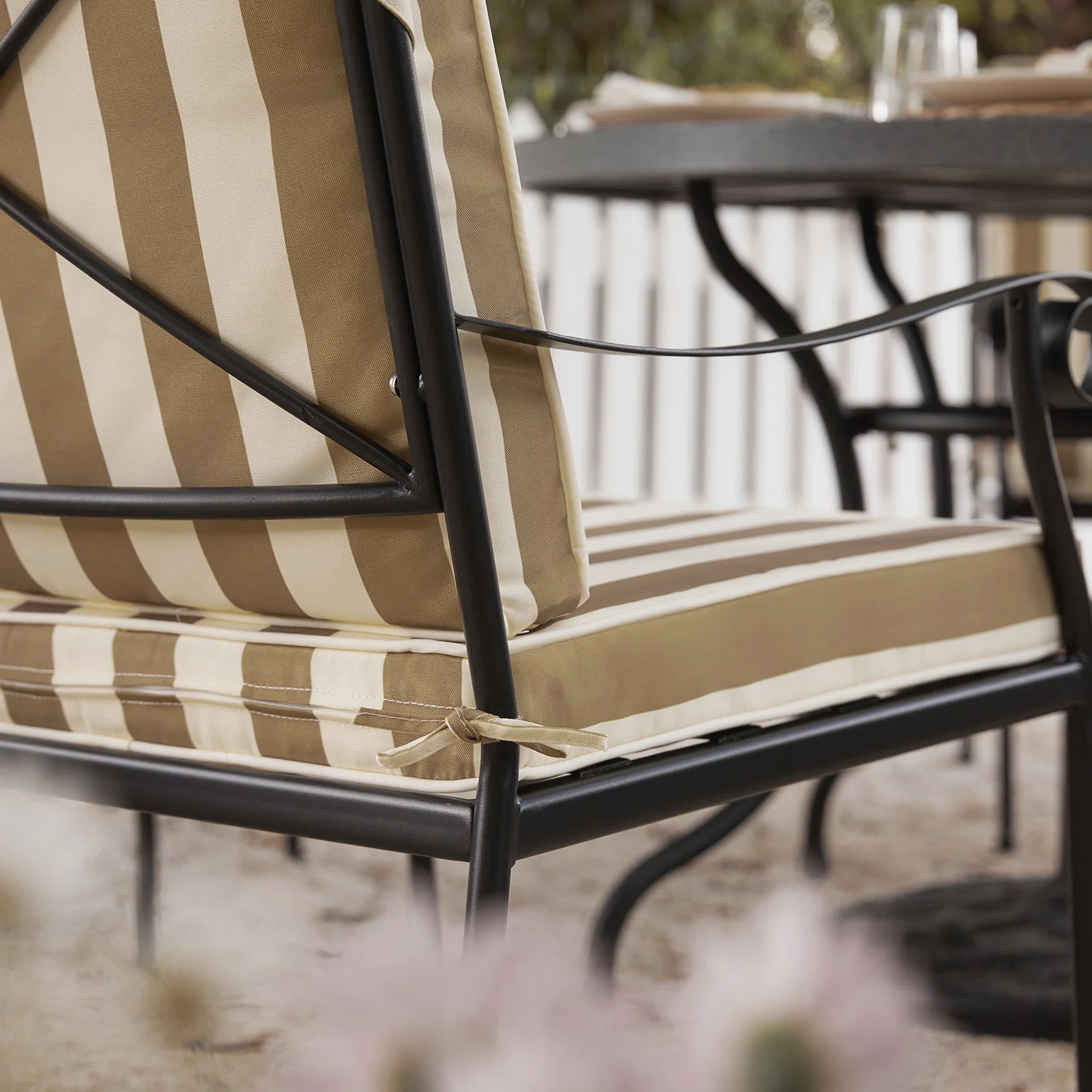 Haymes Indoor and Outdoor Metal 4-Seater Round Dining Set, Khaki Stripe - Image 8