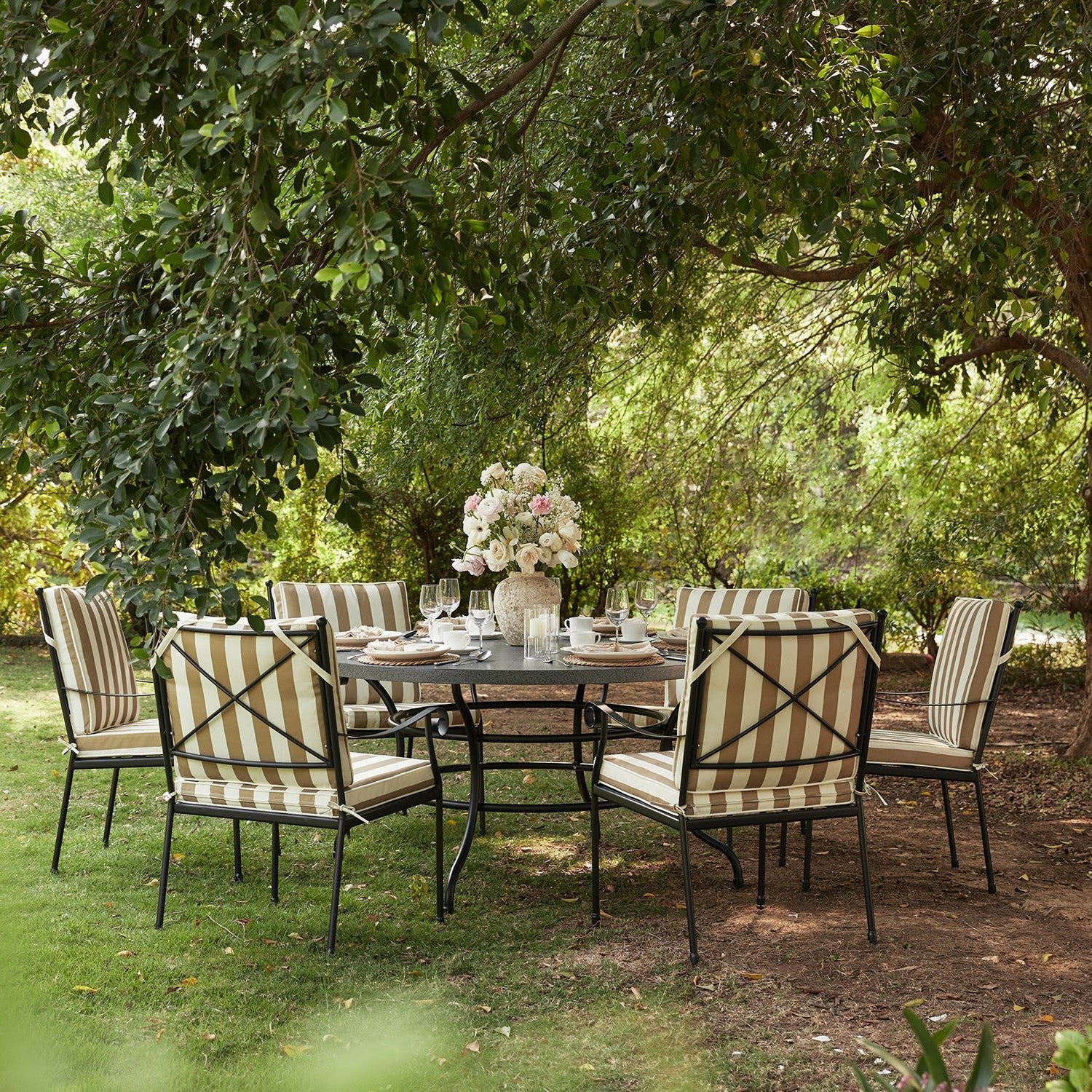 Haymes Indoor and Outdoor Metal 6-Seater Round Dining Set, Khaki Stripe - Image 2