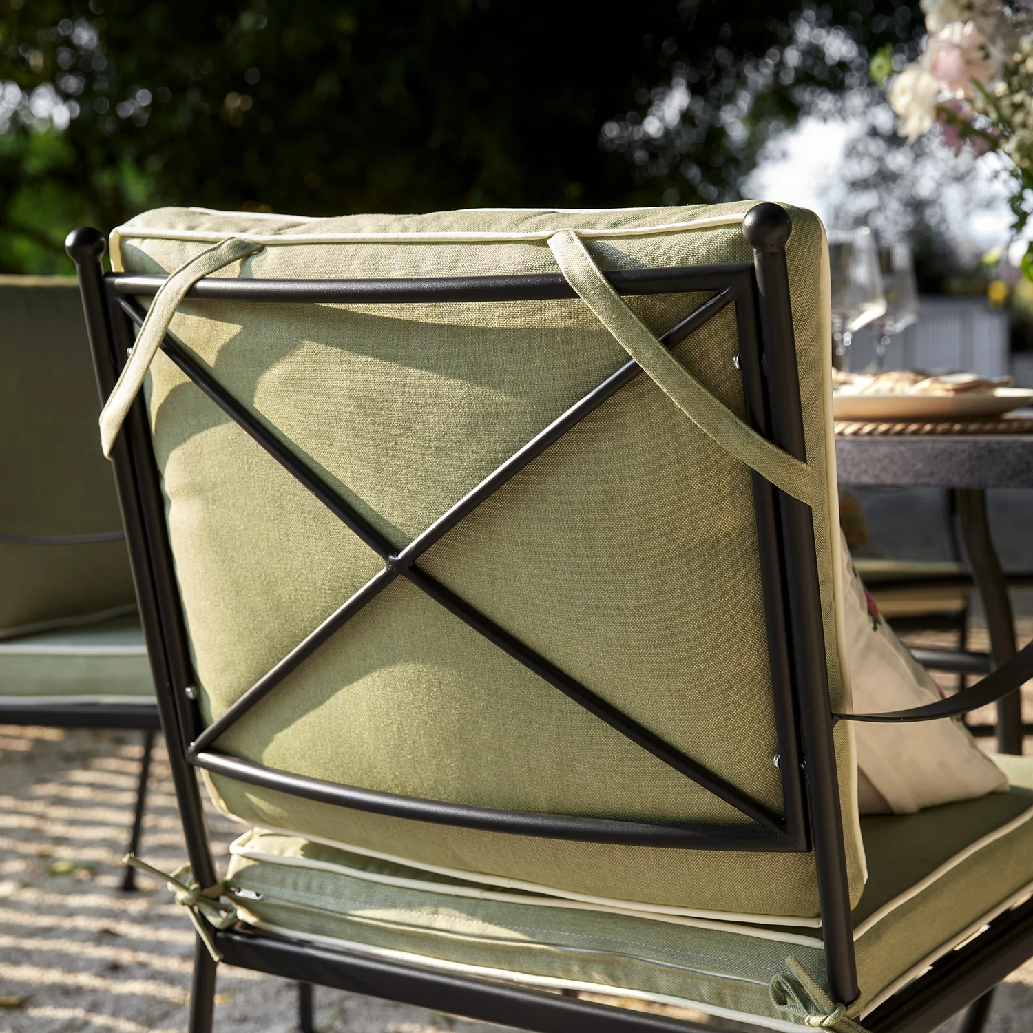 Haymes Indoor and Outdoor Metal 6-Seater Round Dining Set, Reseda Green - Image 6