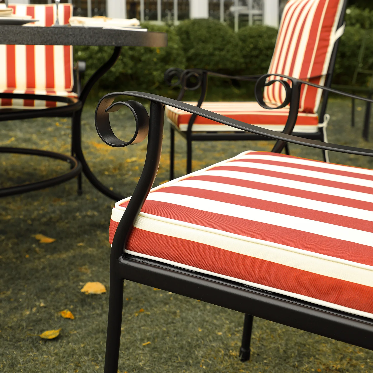 Haymes Indoor and Outdoor Metal 6-Seater Round Dining Set, Scarlet Stripe - Image 8