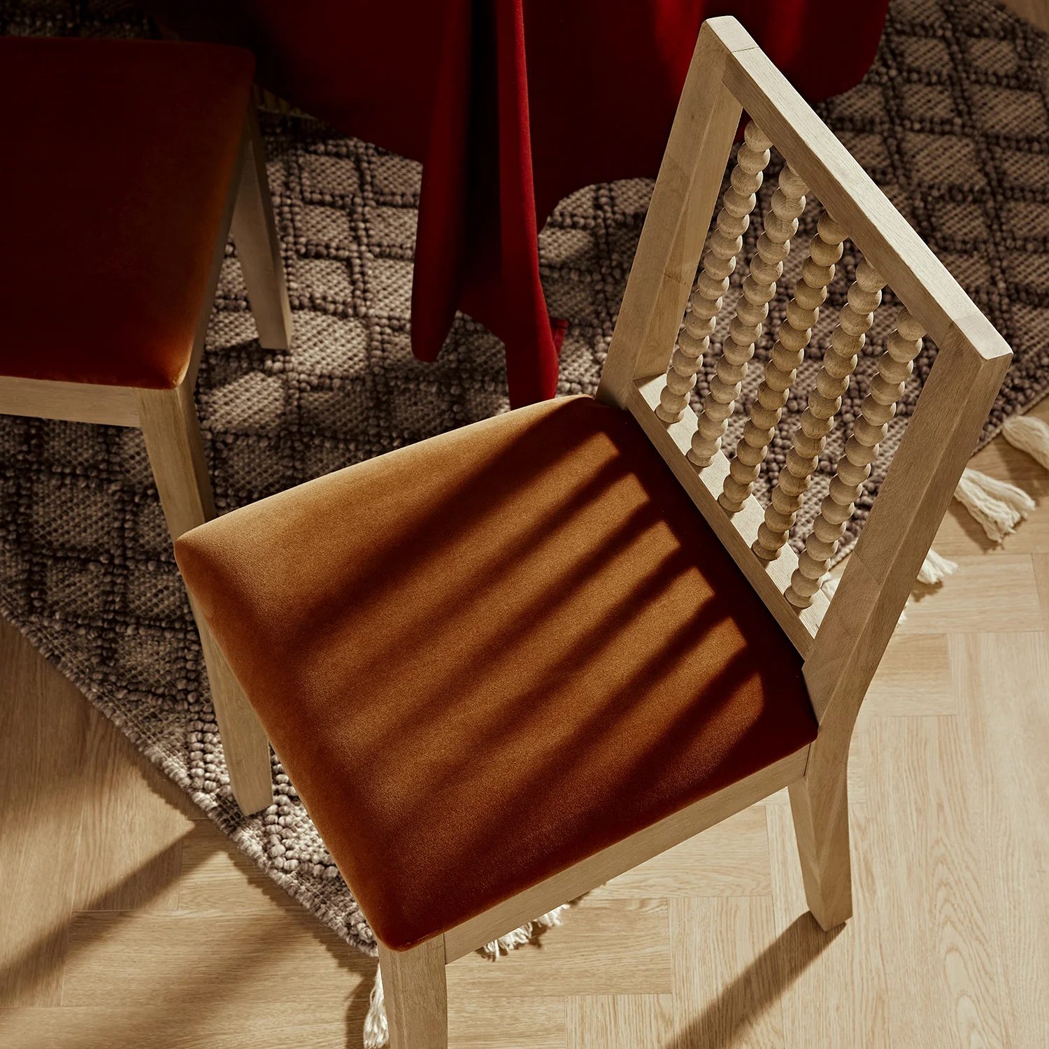 Hemingford Set of 2 Rust Velvet Bobbin Spindle Washed Oak Dining Chairs - Image 3