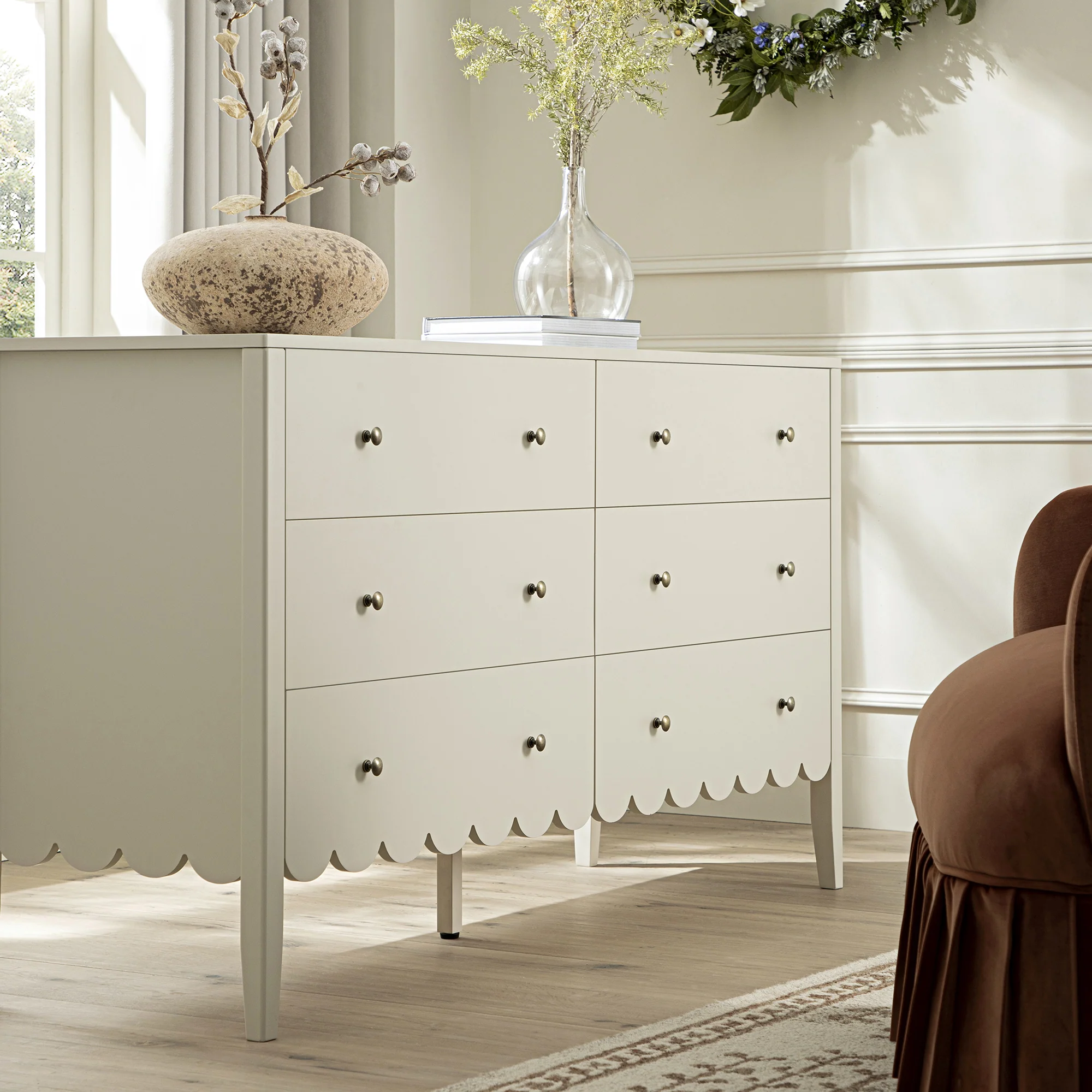 Henley Scalloped Edge 6 Drawer 140cm Wide Chest, Light Sand - Image 4