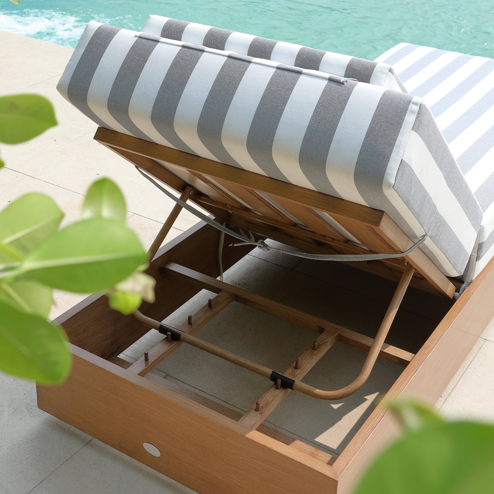 Jardin Aluminium Outdoor Sun Lounger, Natural with Blue Stripes - Image 3