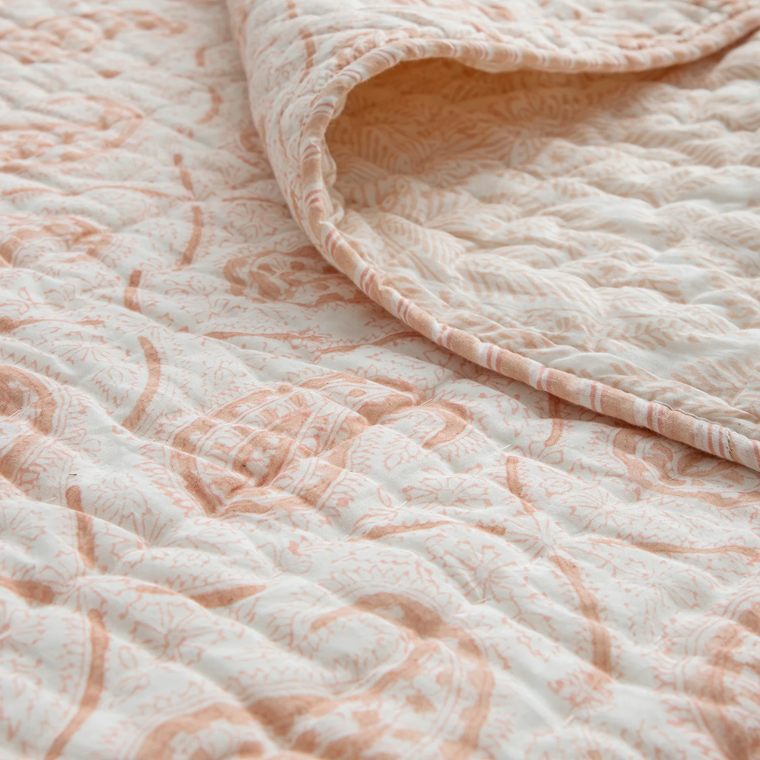 Juliette Peachy Pink Paisley Reversible Quilted Cotton Bedspread - Image 10