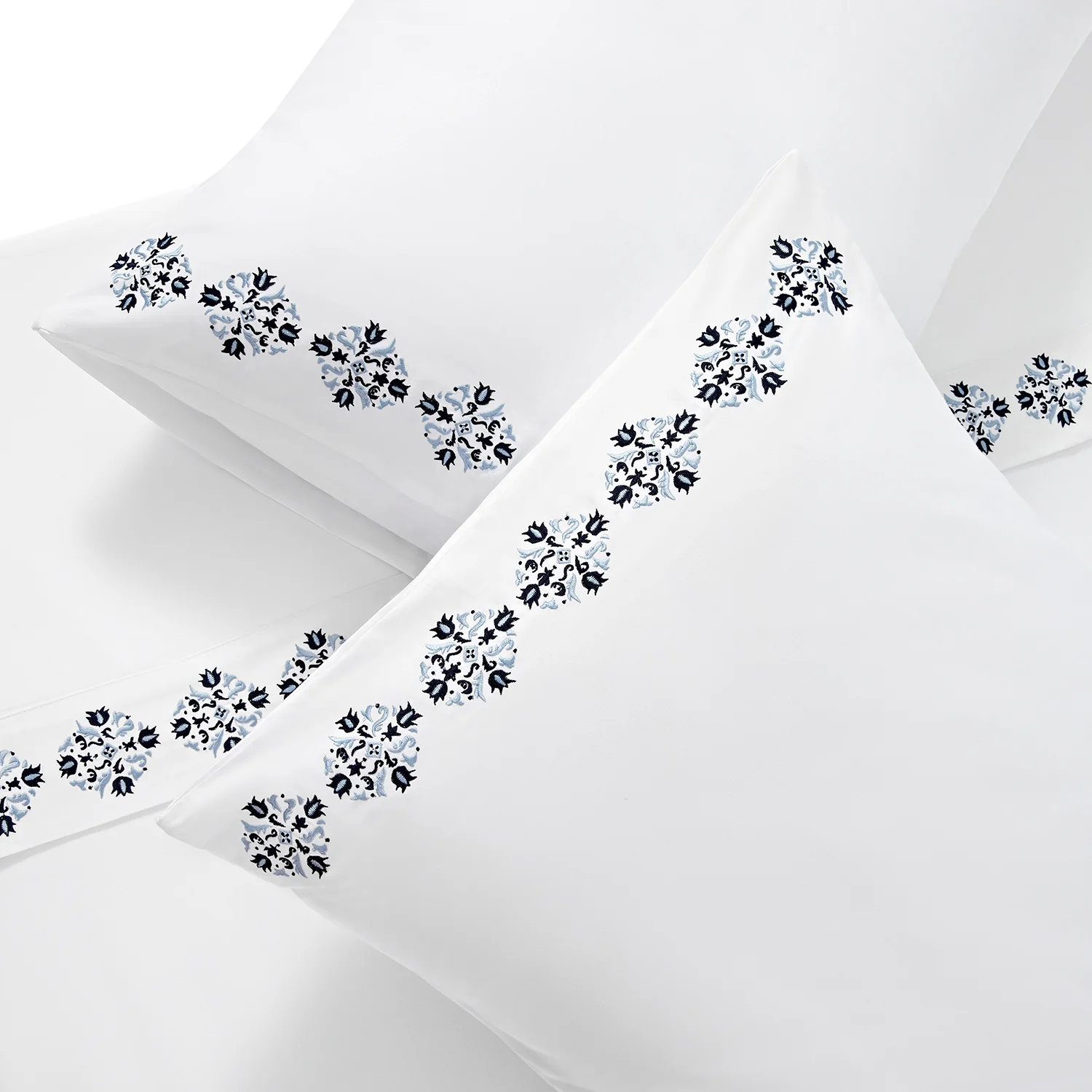 Kingsbury Navy & Powder Blue Heritage Embroidered 600 Thread Count Cotton Sateen Duvet Set - Image 4