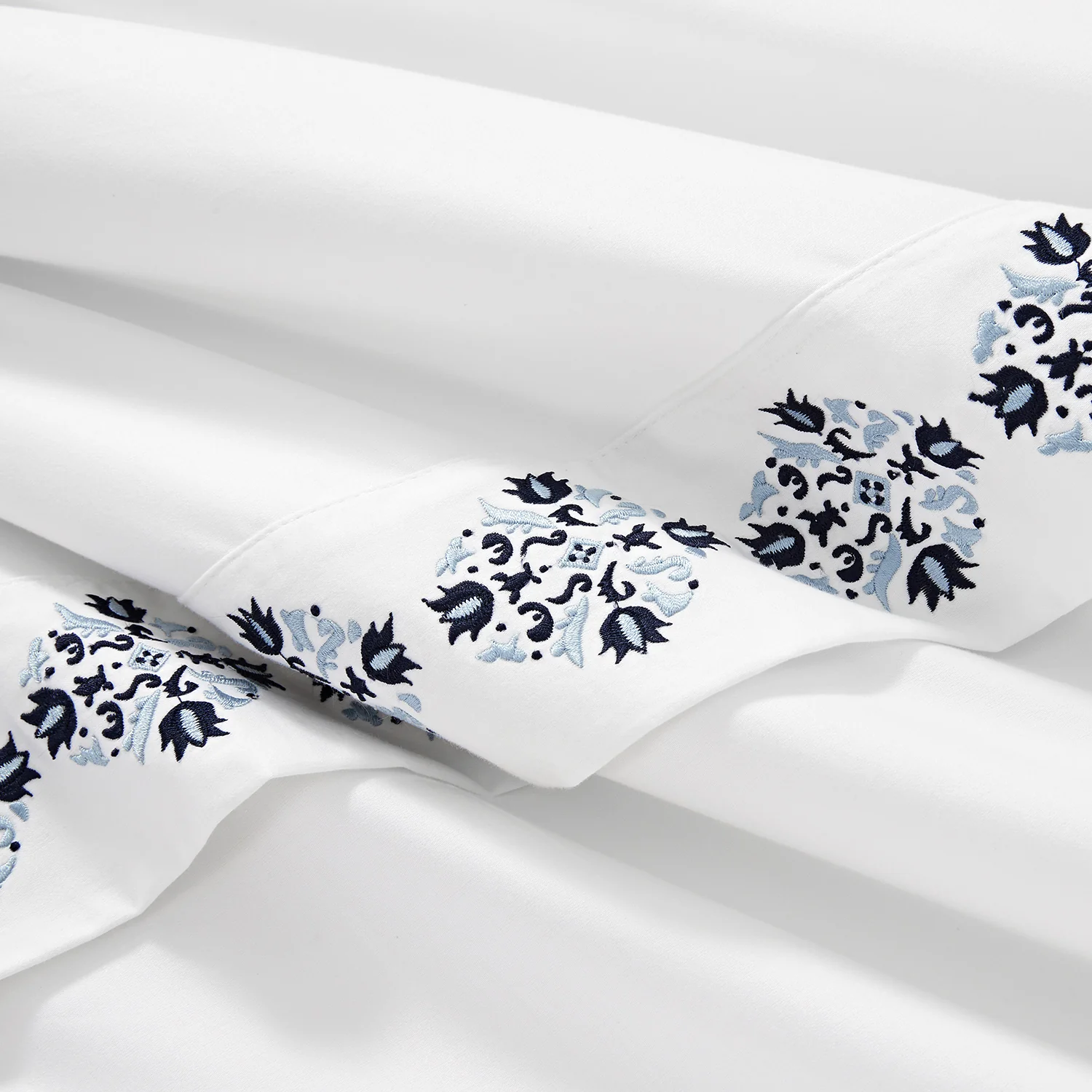 Kingsbury Navy & Powder Blue Heritage Embroidered 600 Thread Count Cotton Sateen Duvet Set - Image 5