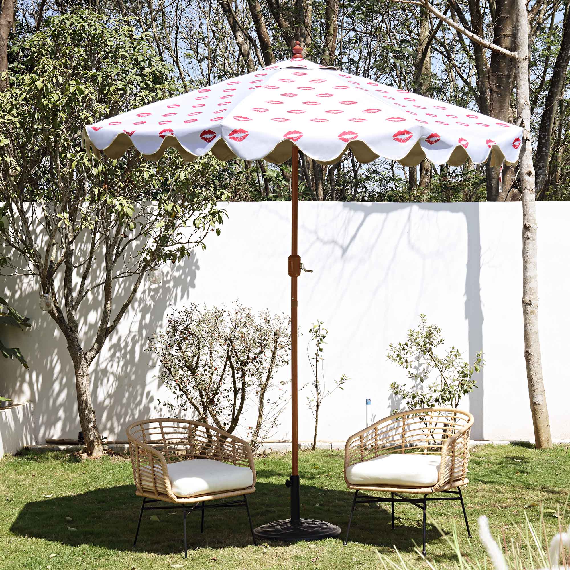 Kisses 2.6M Octagonal Parasol with Aluminium Tilt - Image 2