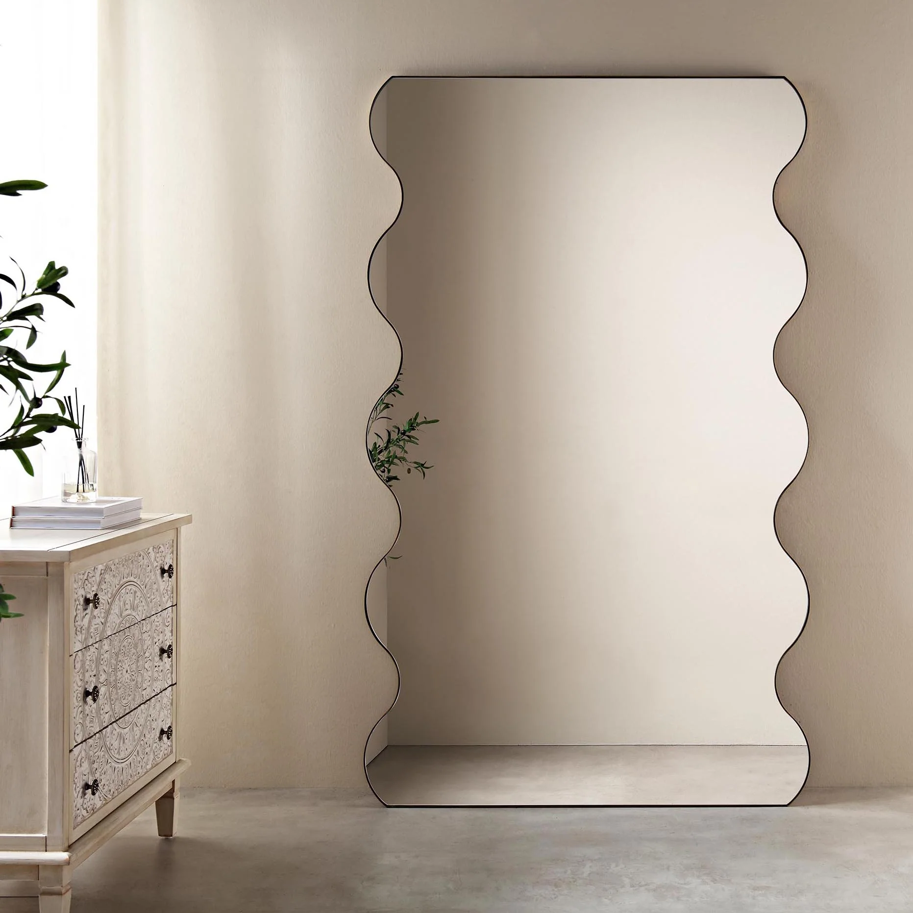 Luisa Wavy Curved Full length Mirror 180 x 110 cm, Gold - Image 2