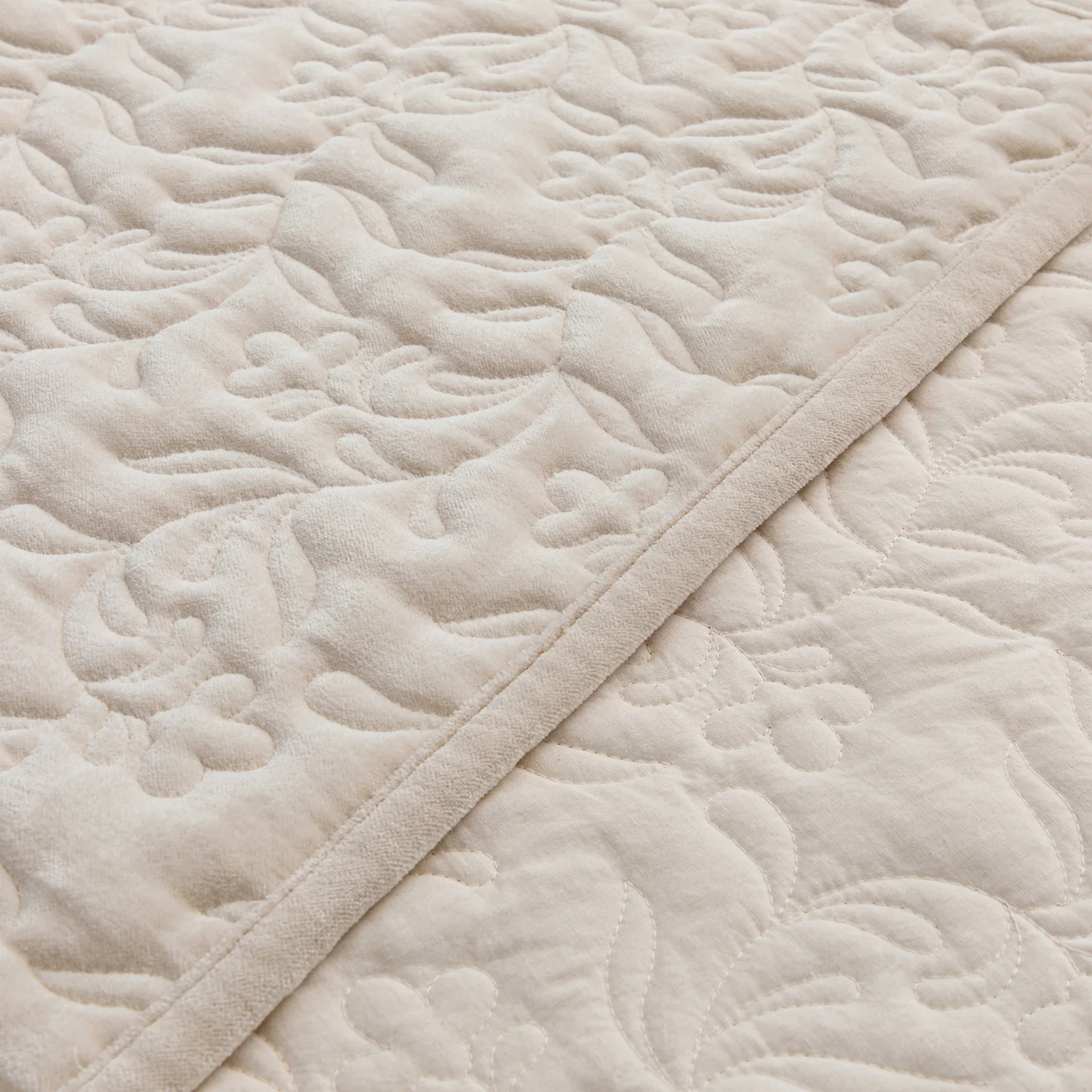 Maison Cream Floral Quilted Cotton Velvet Bedspread - Image 5