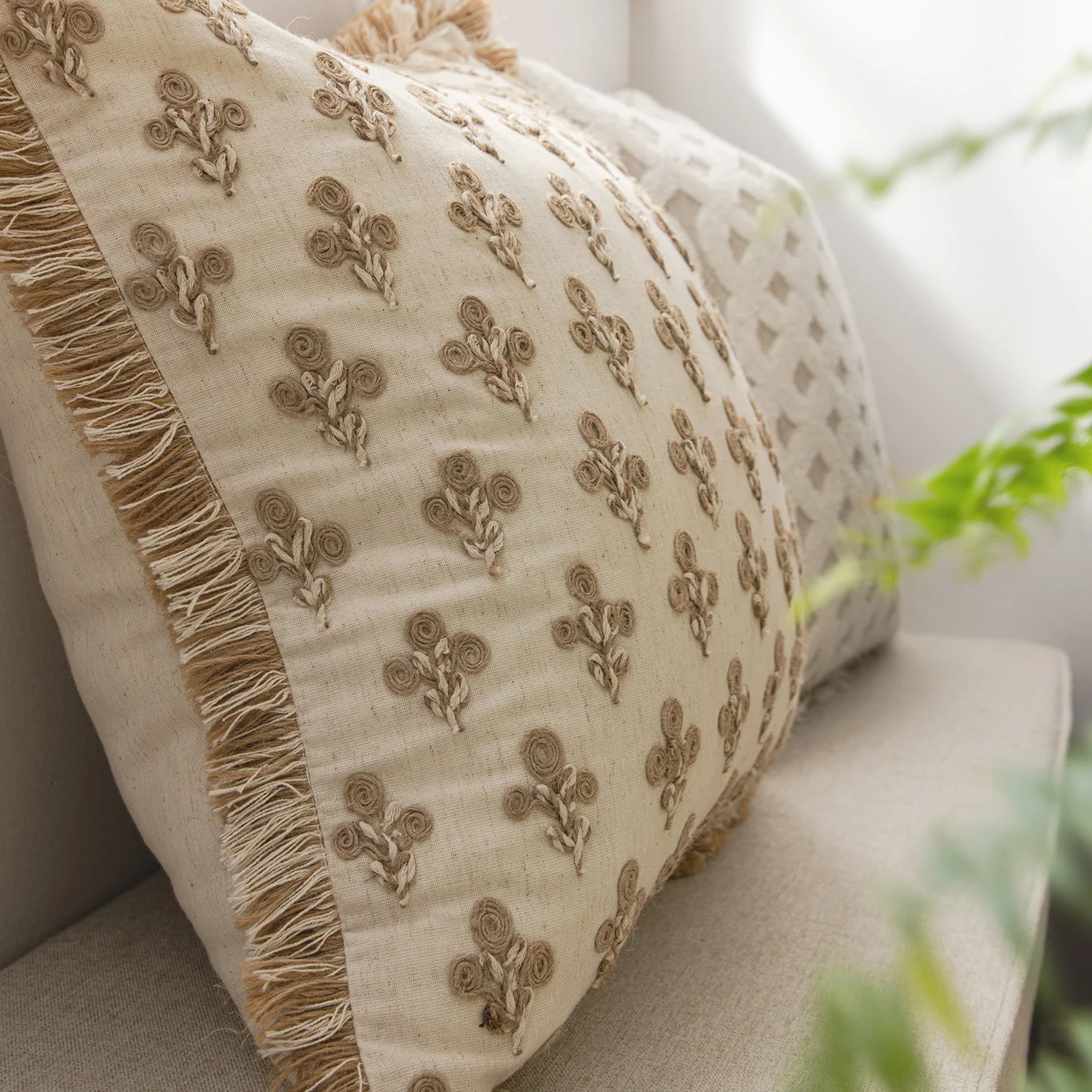 Maison Neutral Betsy Jute Floral Fringed Cushion - Image 3
