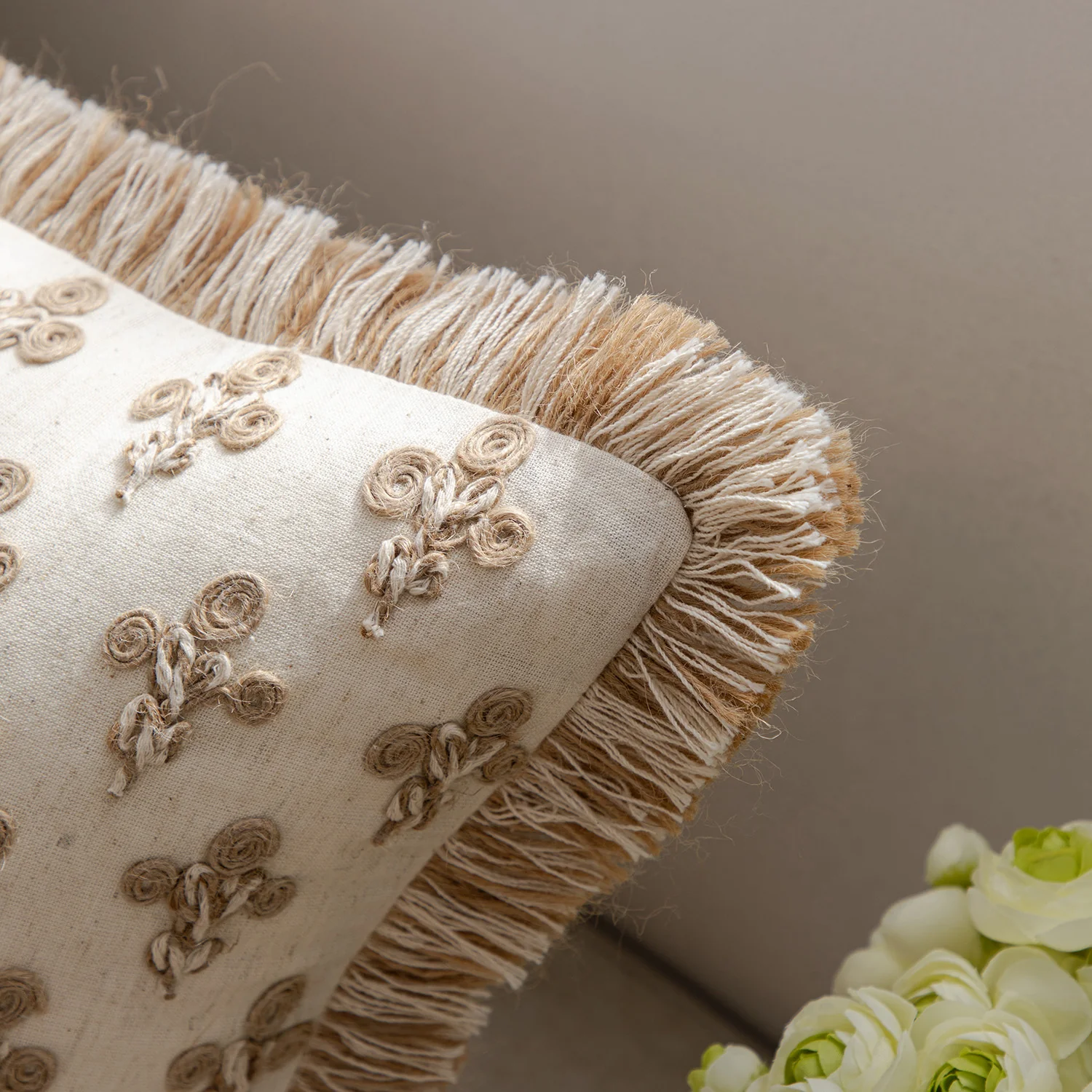 Maison Neutral Betsy Jute Floral Fringed Cushion - Image 4