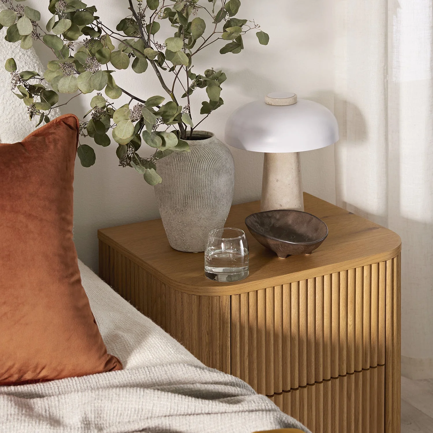 Maru 2-Drawer Bedside Table, Oak - Image 4