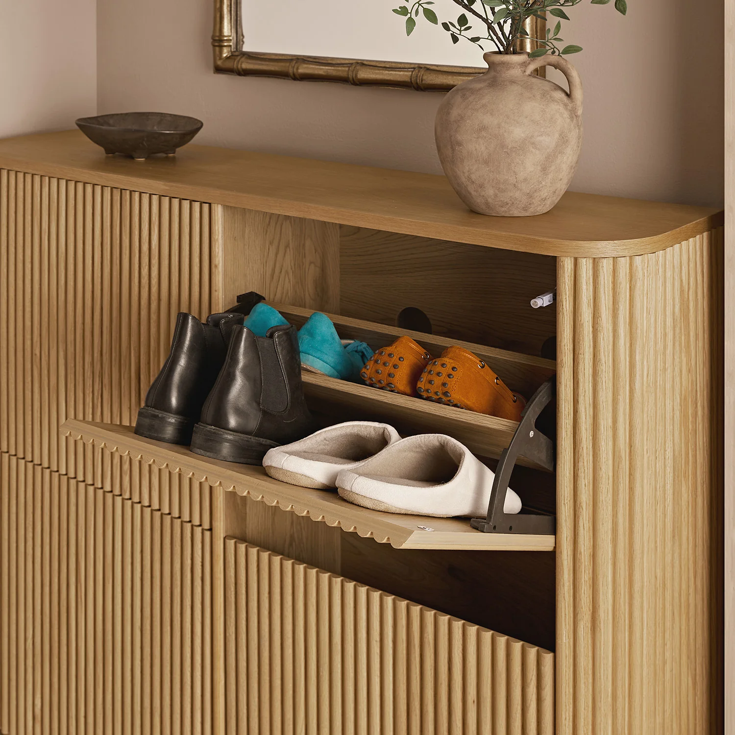 Maru 4-Door Shoe Storage Cabinet, Oak - Image 4