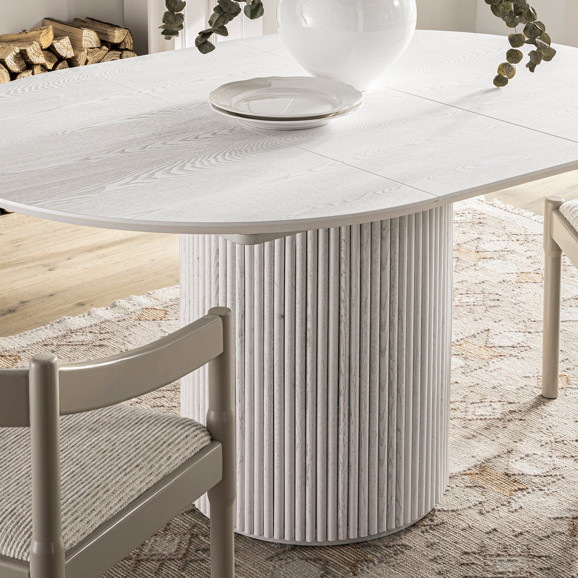 Maru Round 4-6 Seater Extending Oak Pedestal Dining Table, Washed White - Image 7