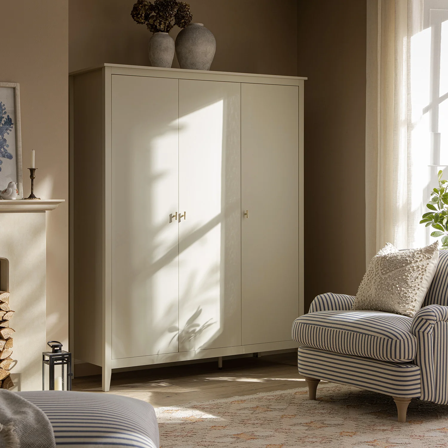 Oakham Triple Wardrobe, Shaded White - Image 2