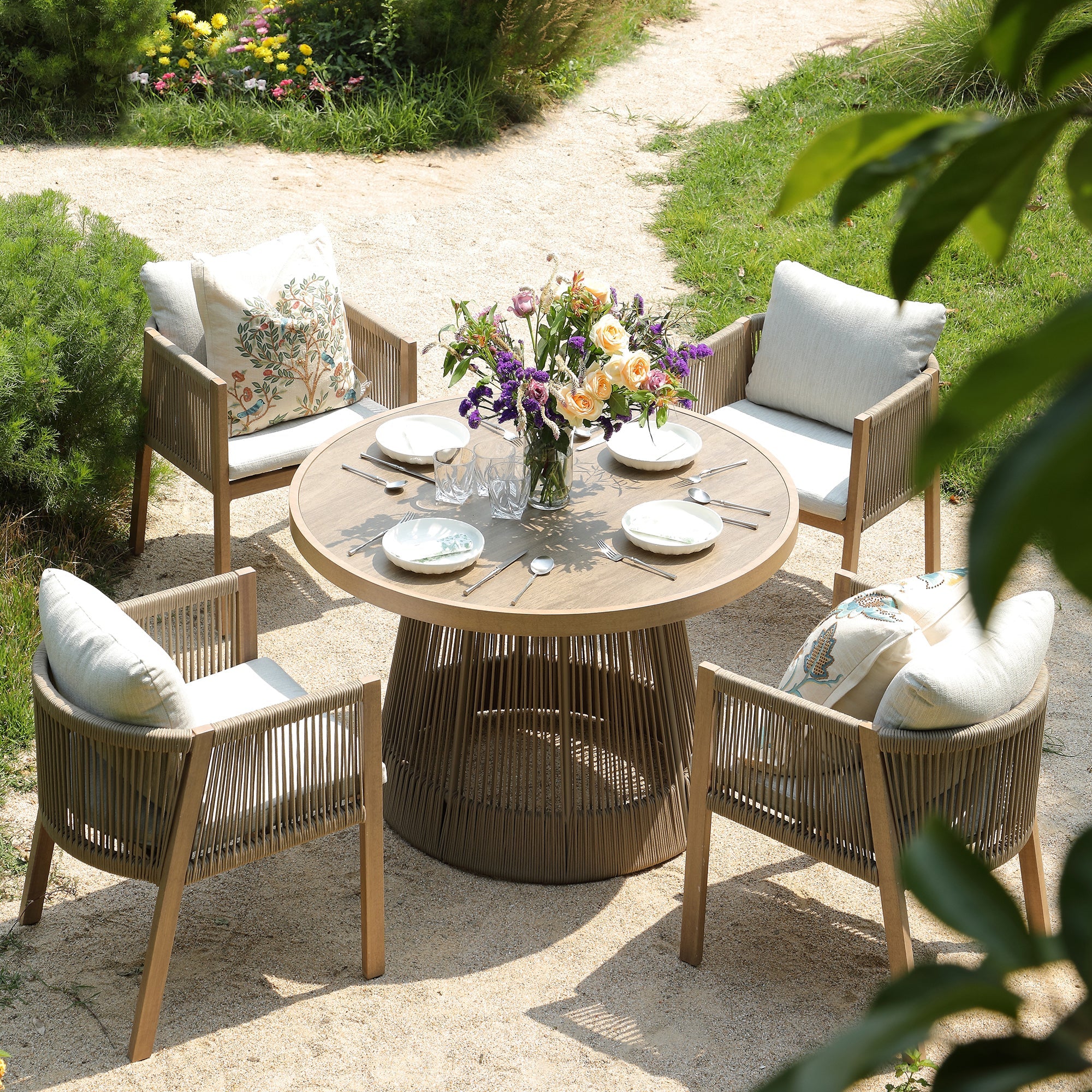 Pedra Rope and Aluminium Outdoor 4-Seater Round Dining Set, Natural - Image 2