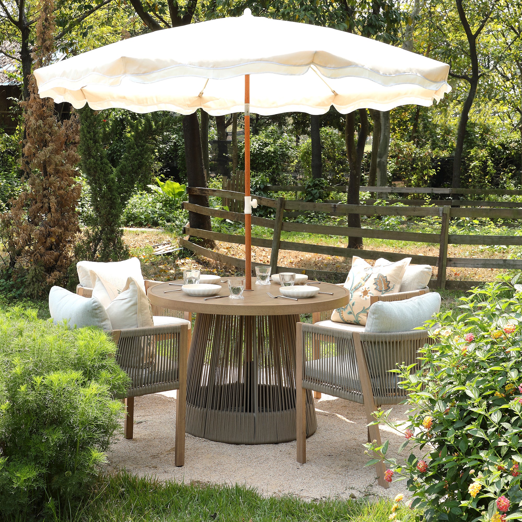 Pedra Rope and Aluminium Outdoor 4-Seater Round Dining Set, Natural - Image 3