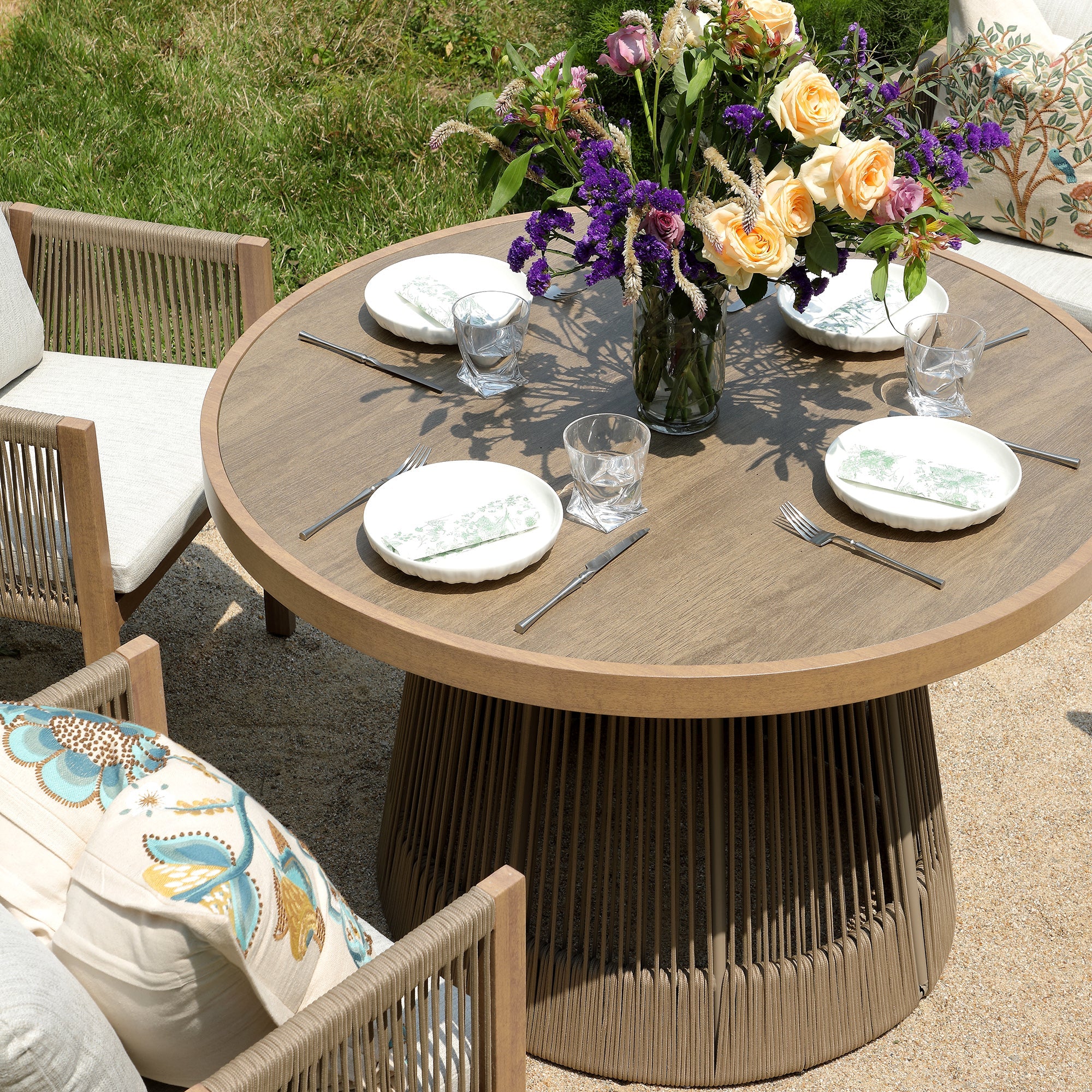 Pedra Rope and Aluminium Outdoor 4-Seater Round Dining Set, Natural - Image 4