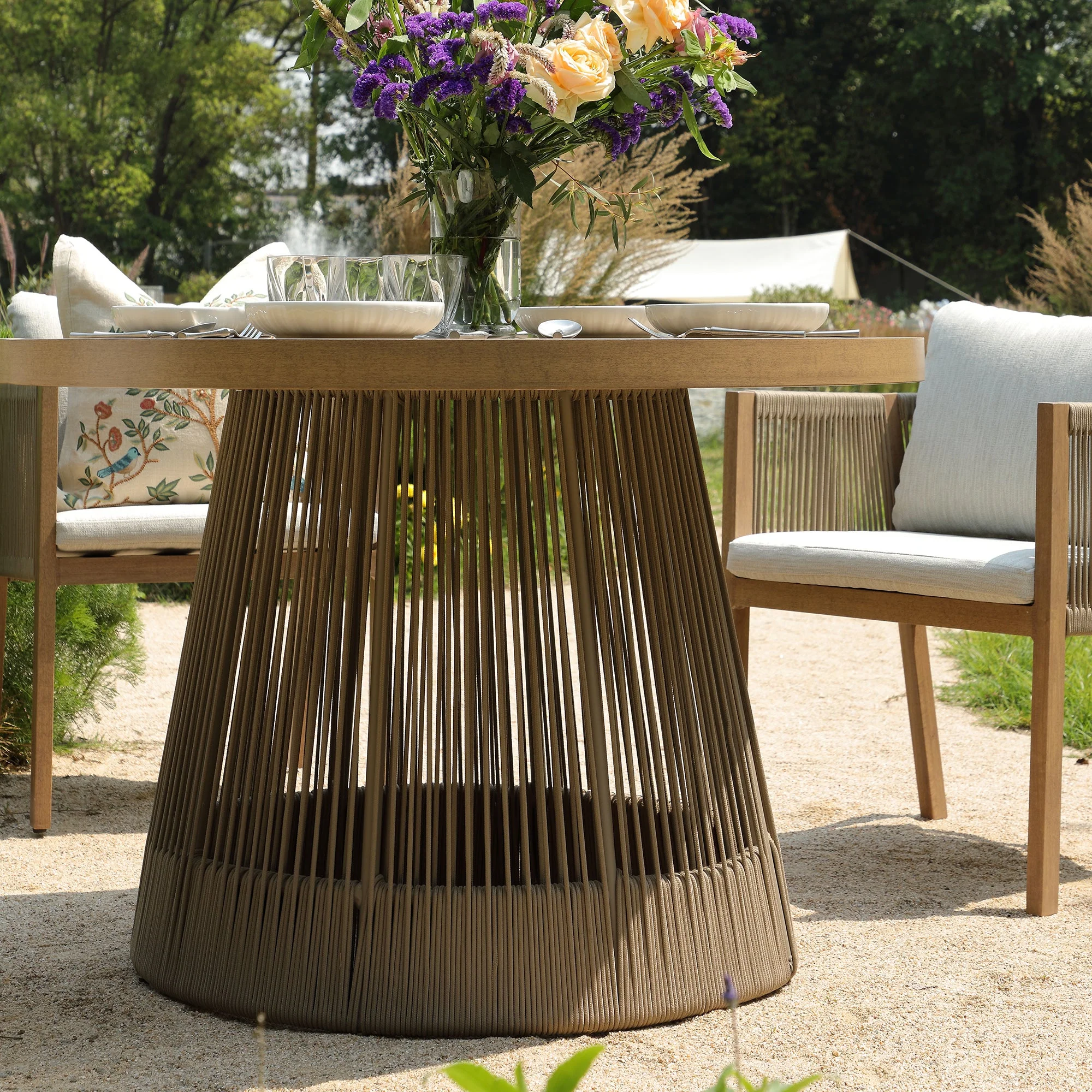 Pedra Rope and Aluminium Outdoor 4-Seater Round Dining Set, Natural - Image 6