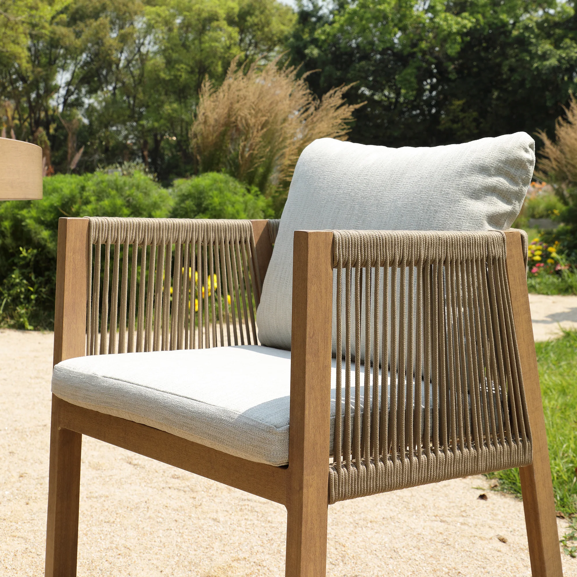 Pedra Rope and Aluminium Outdoor 4-Seater Round Dining Set, Natural - Image 7