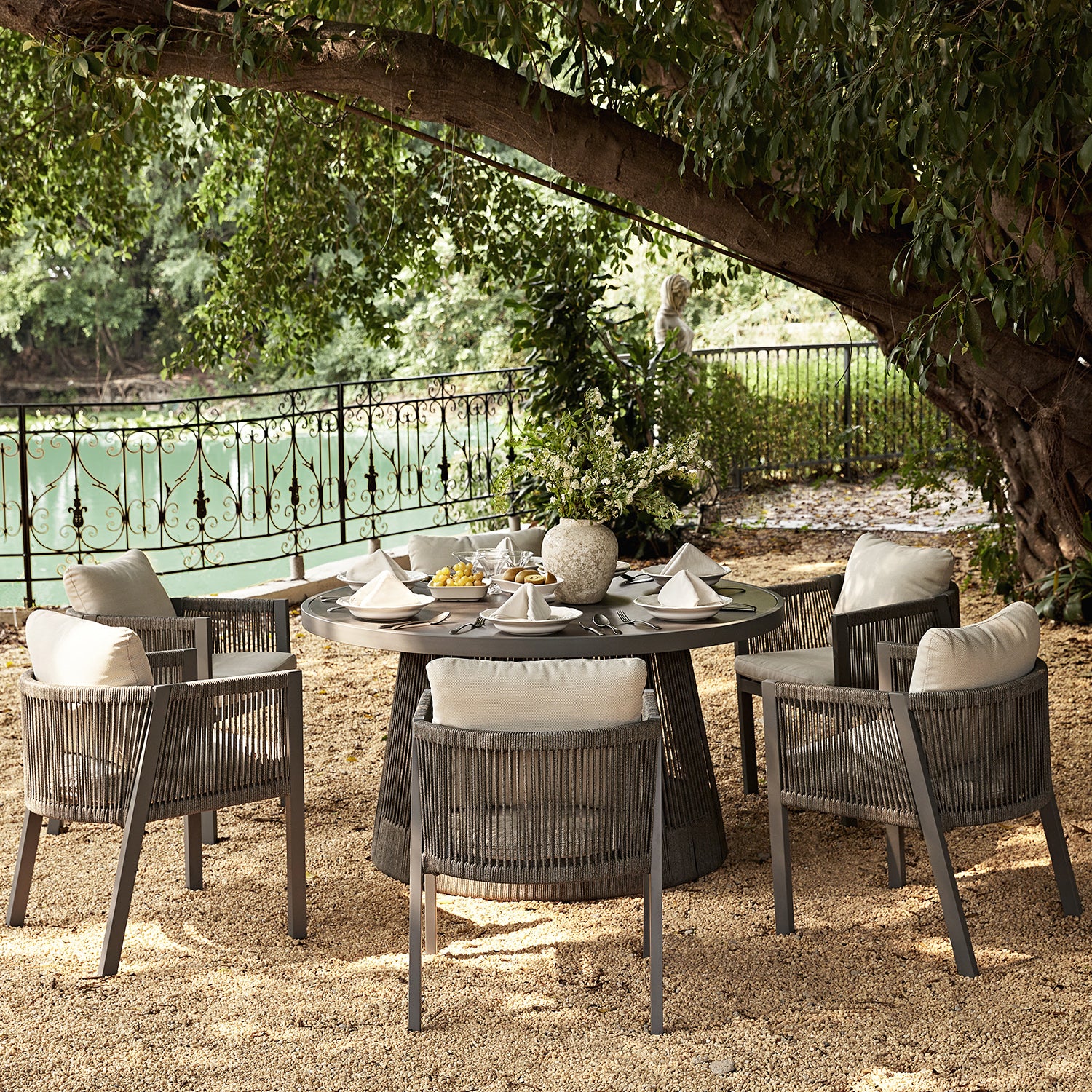 Pedra Rope and Aluminium Outdoor 6-Seater Round Dining Set, Grey - Image 2