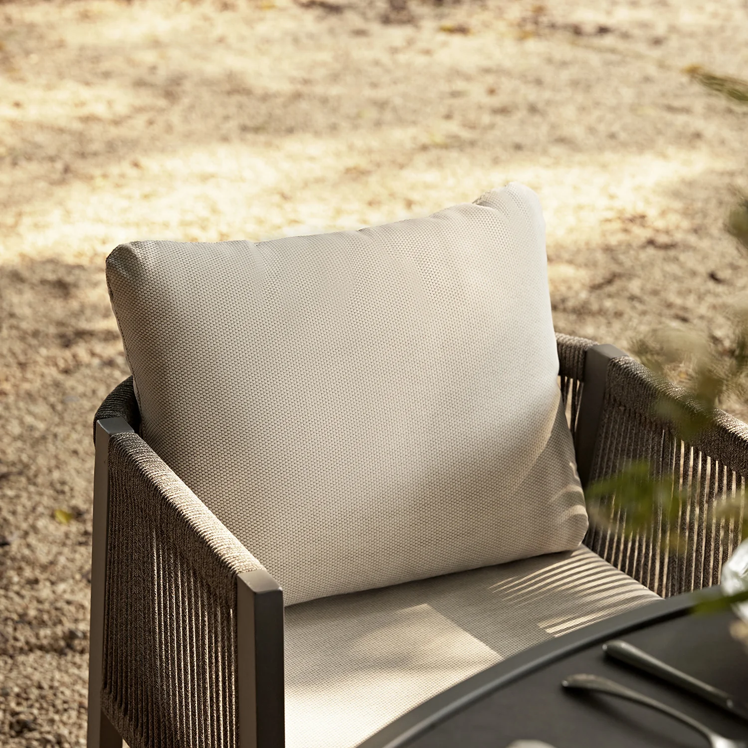Pedra Rope and Aluminium Outdoor 6-Seater Round Dining Set, Grey - Image 4