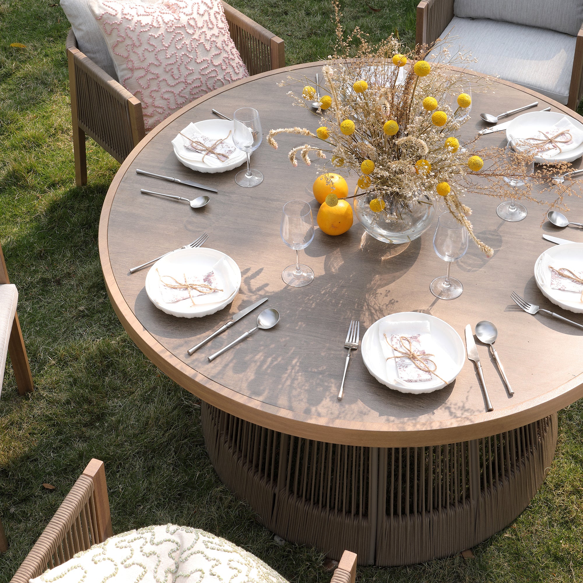 Pedra Rope and Aluminium Outdoor 6-Seater Round Dining Set, Natural - Image 4